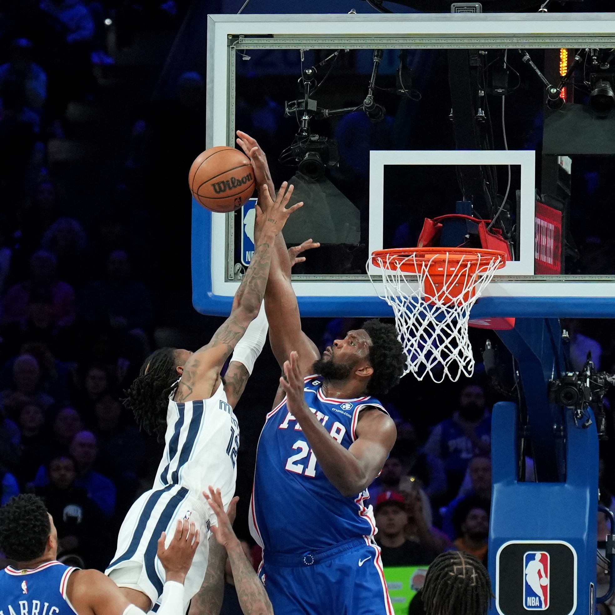 恩比德: 居然有人喜欢到脸上送帽？