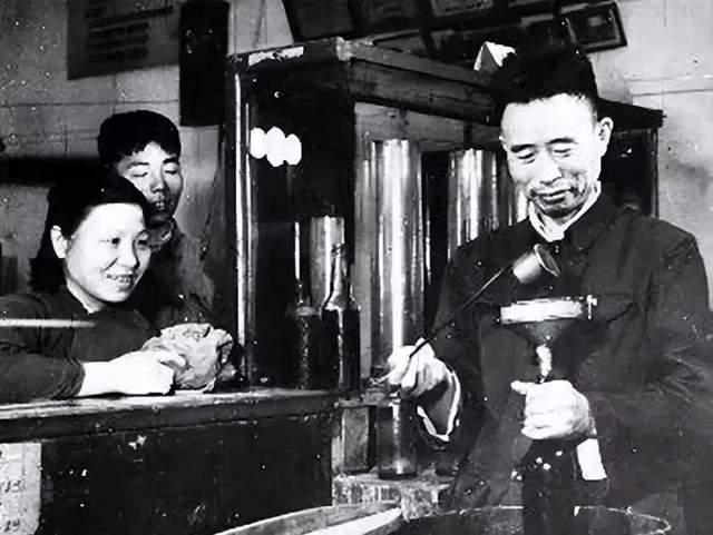 副食品店打酱油