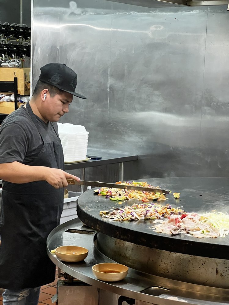 蒙古烤肉师傅烹饪