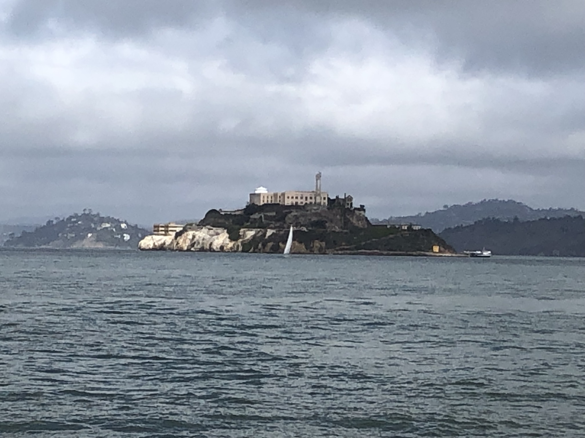 海上眺望恶魔岛