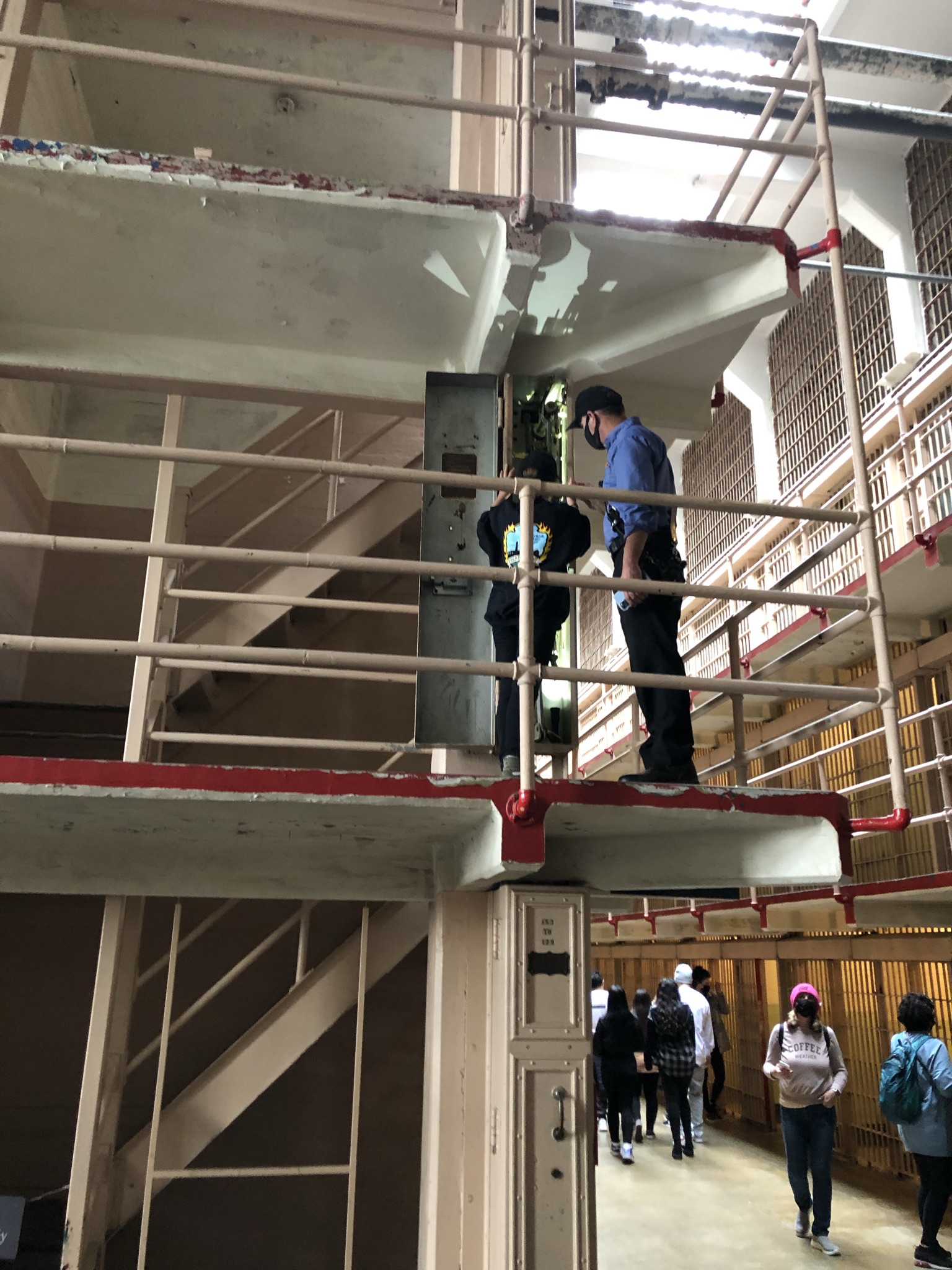 牢房控制器？