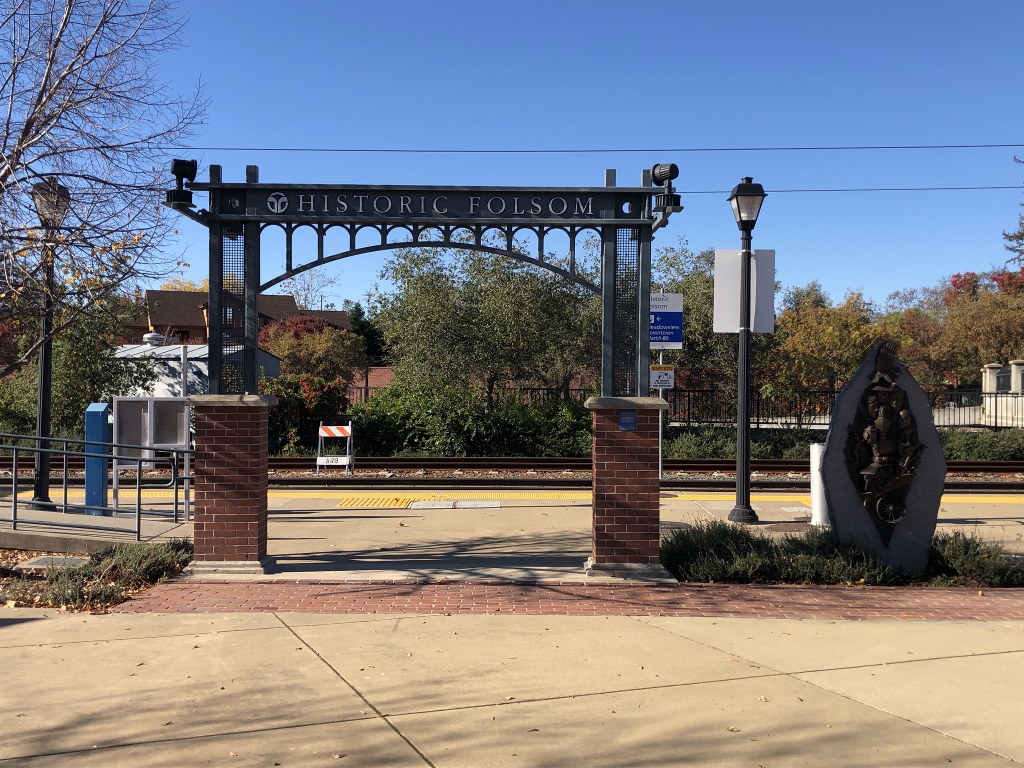 Historic Folsom Pioneer Village 象征性的“大门”