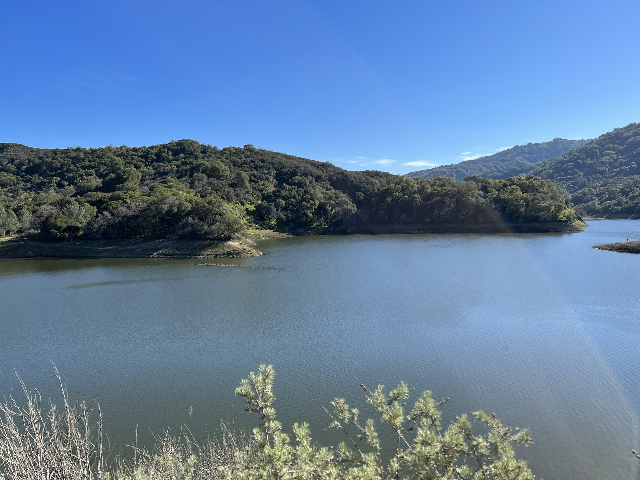 从 Stevens Canyon Road 眺望整个水库
