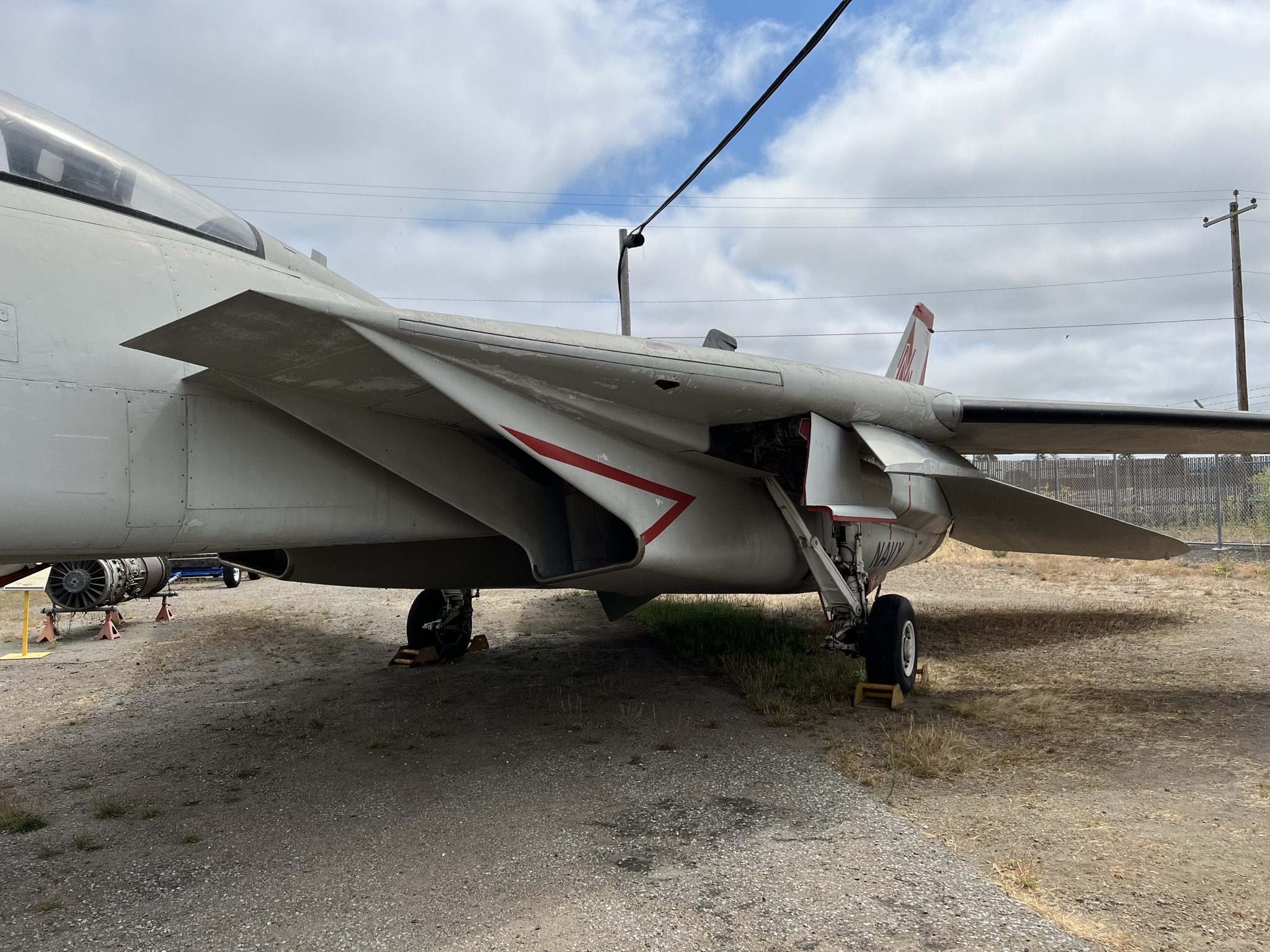 F-14 可变机翼还是很帅的
