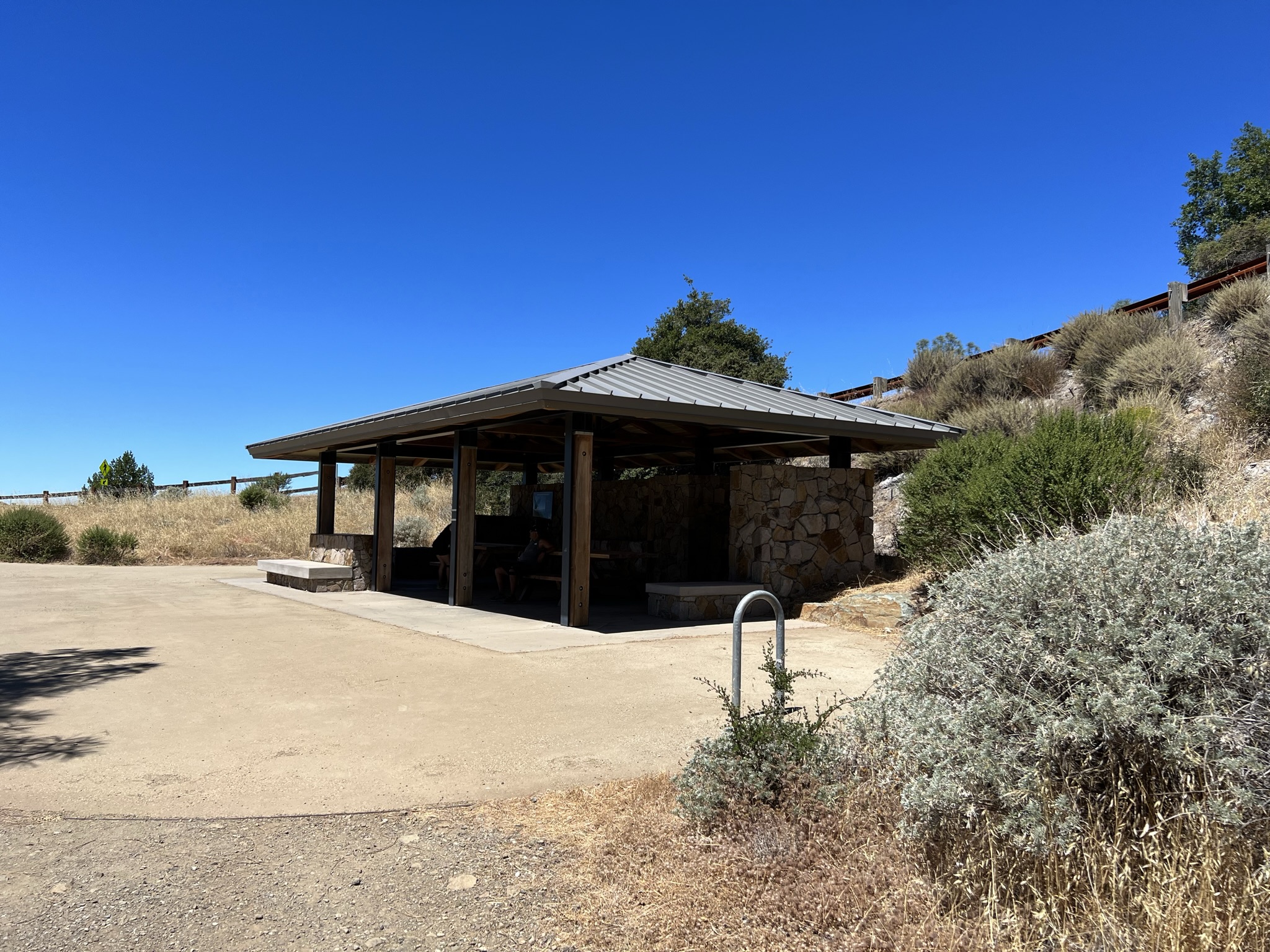 Mount Umunhum 山顶处有个凉亭