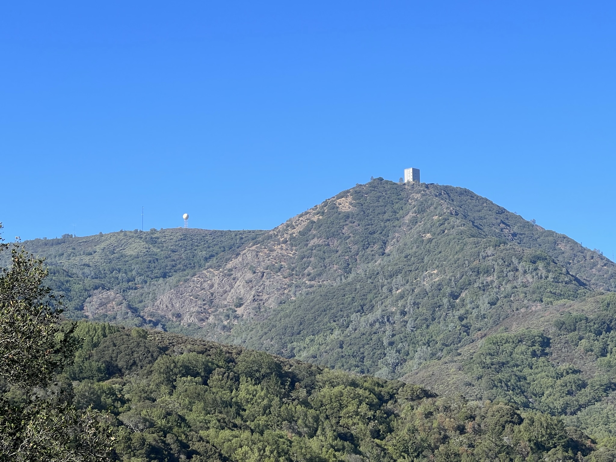 对面就是 Mount Umunhum