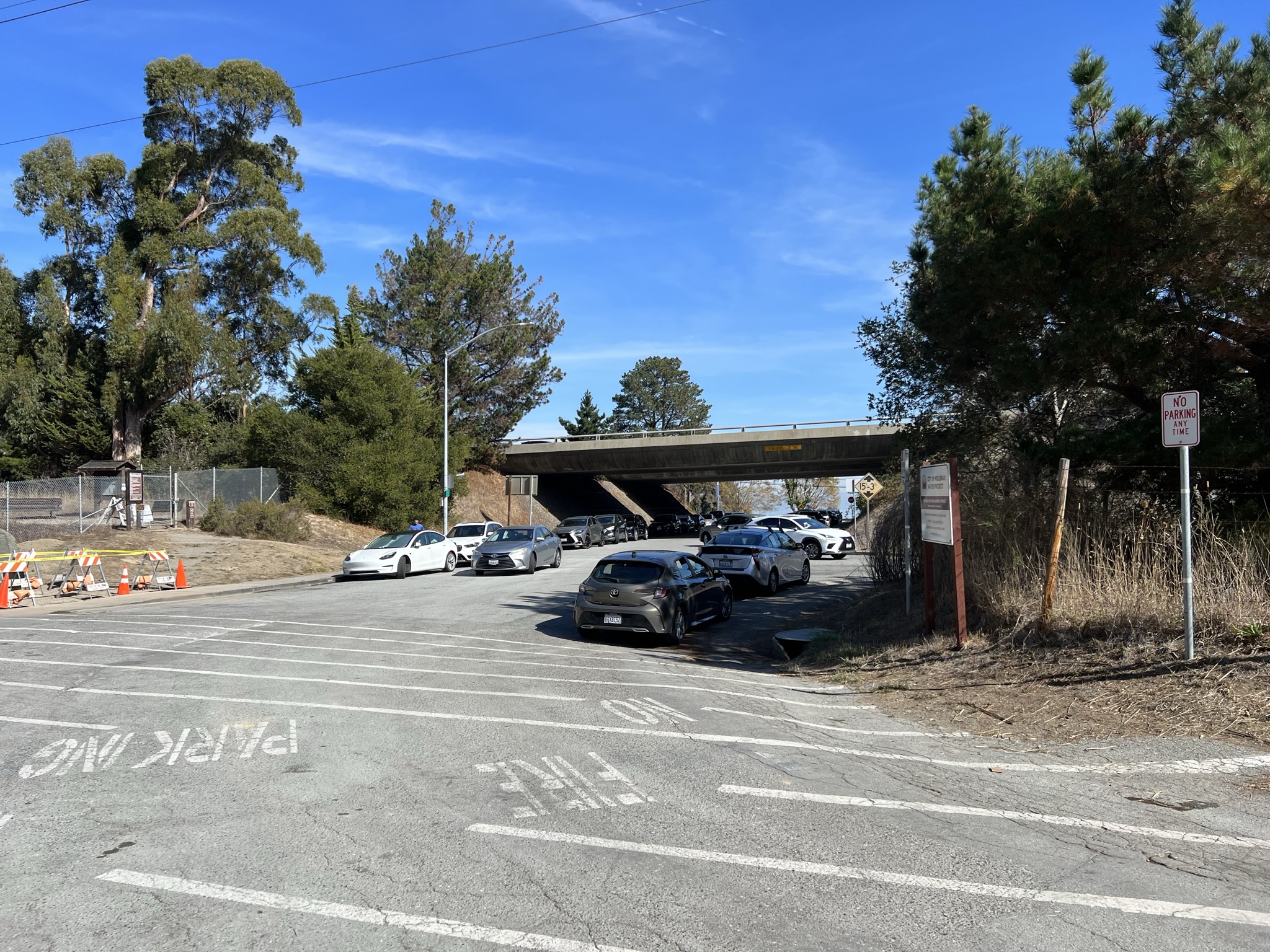 Sawyer Camp Segment 北部入口处也有些许位置靠边停车