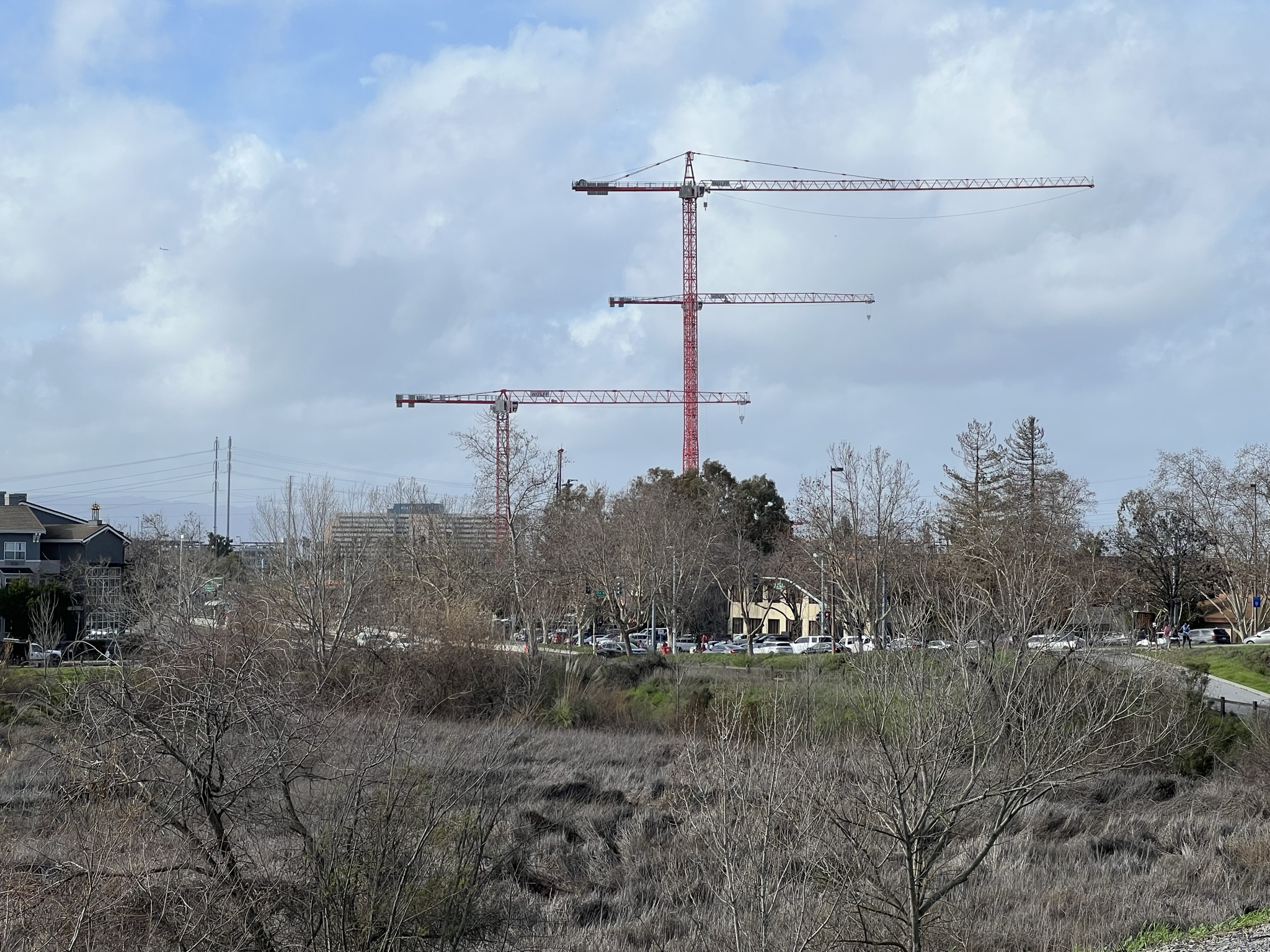 今天刚好是 San Francisco 49ers 的比赛日，开始堵车了
