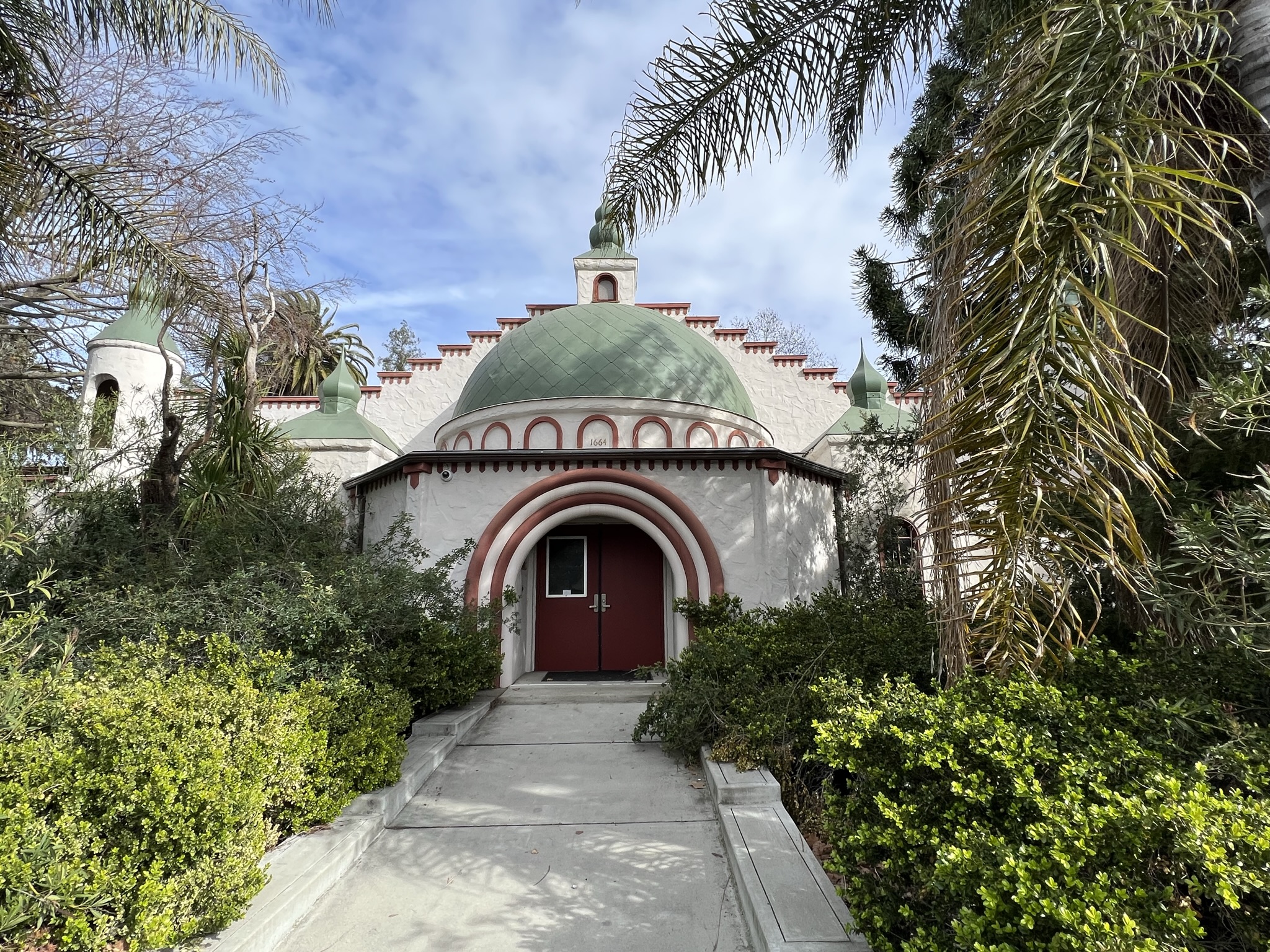 那个奇特建筑的正门，不开放