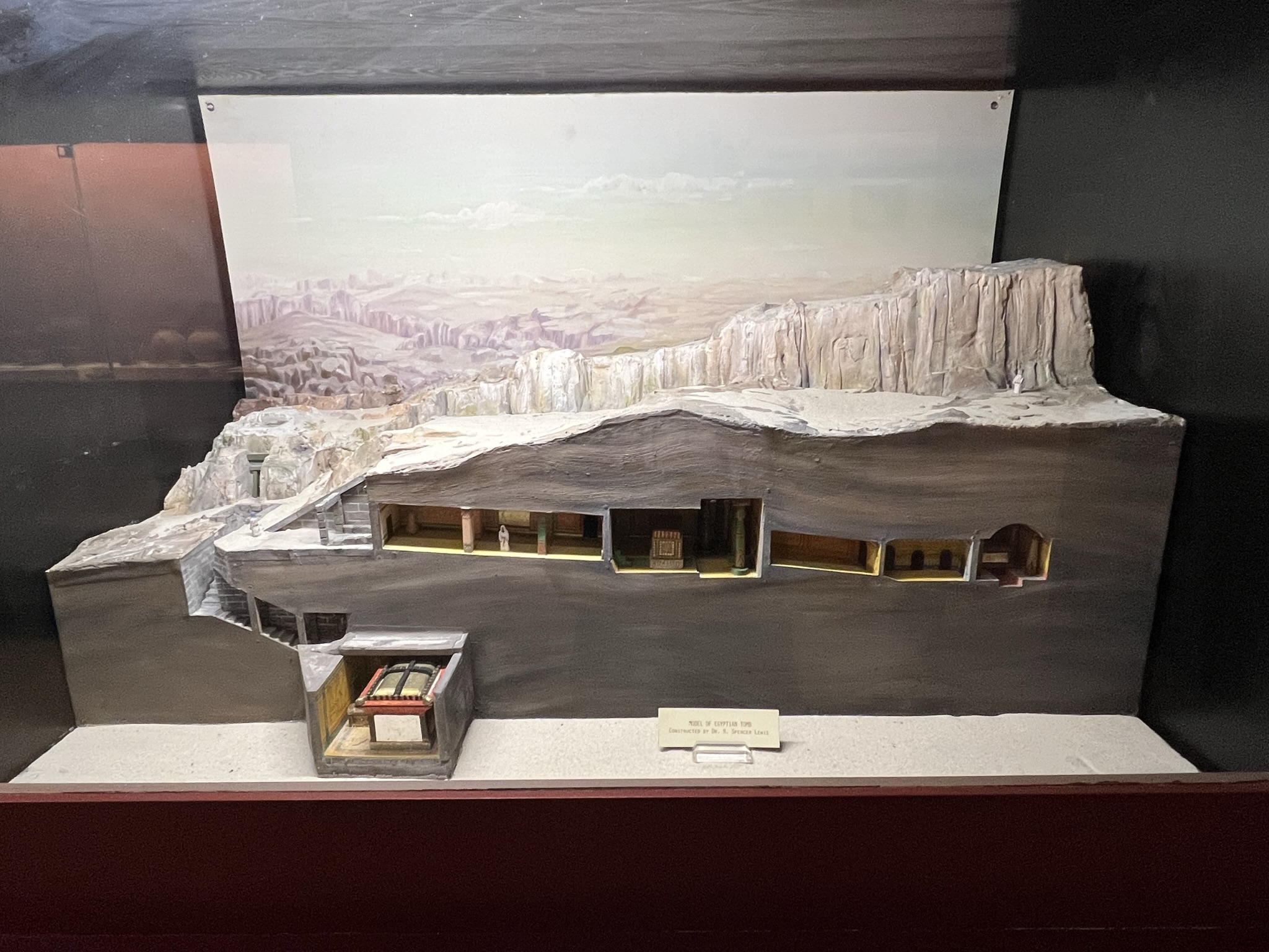 一般非金字塔的墓穴的样子