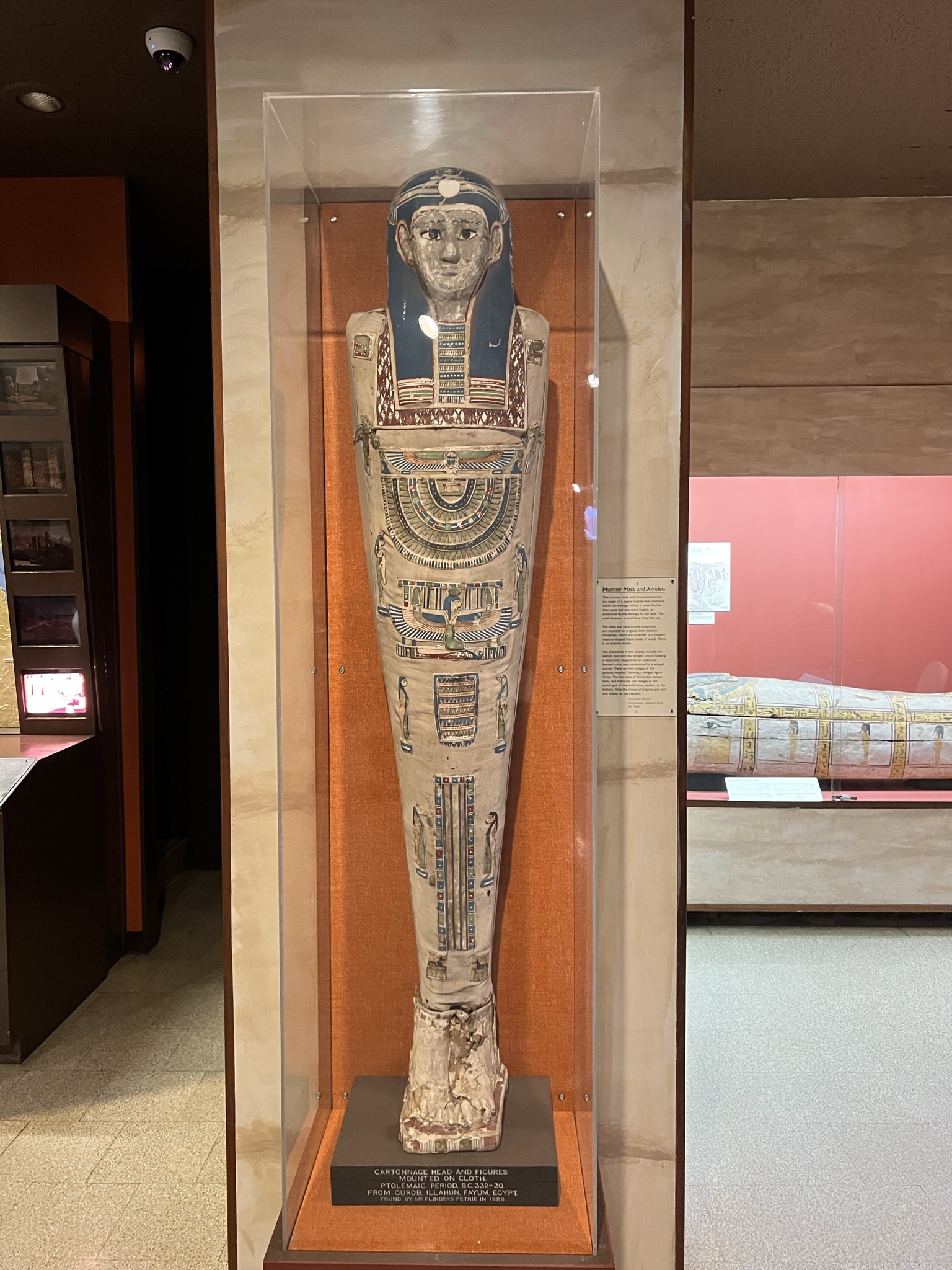 这个木乃伊面罩看着有点奇怪