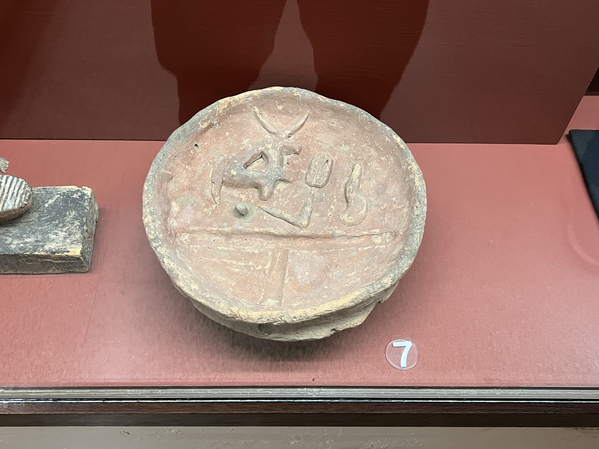 有些穷人没有新鲜供品，那就刻上去，可以无限循环使用，这不是作弊么？