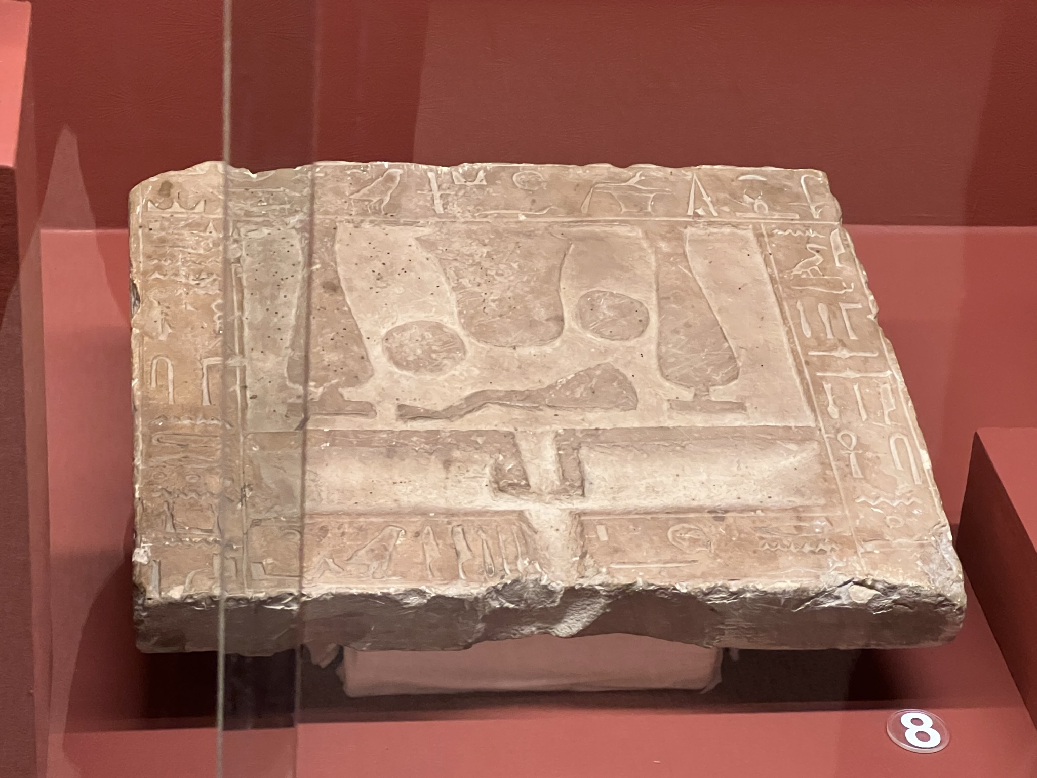 这个是献祭用的酒槽，得把酒倒进槽里