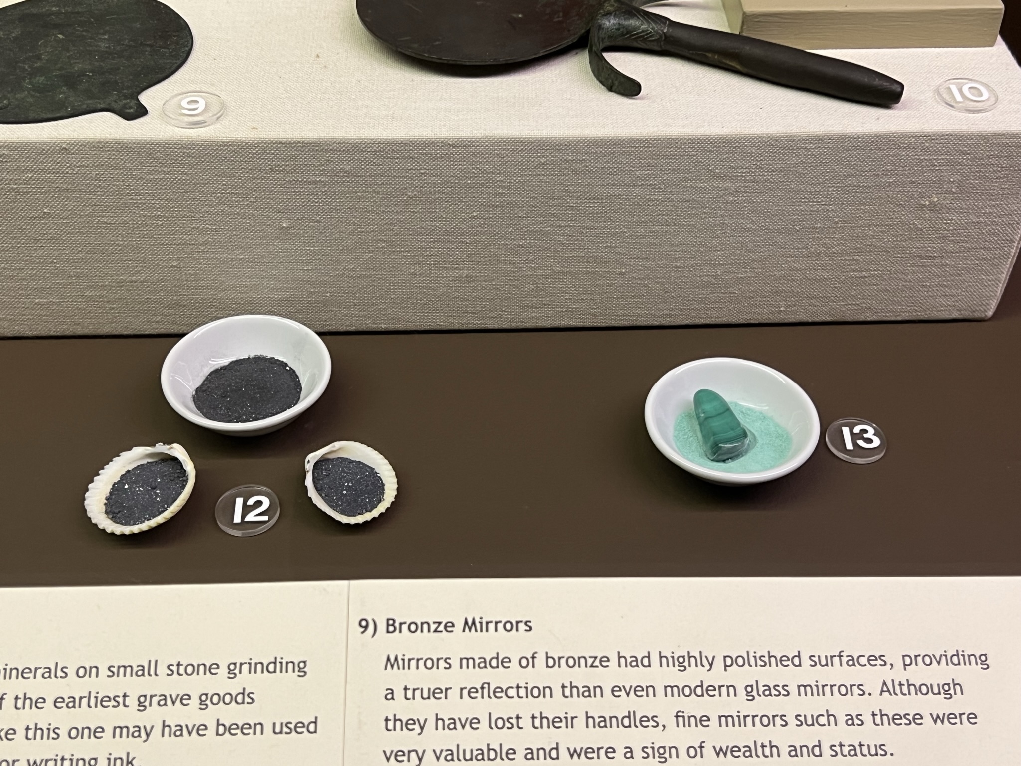 这些可以调配颜料用来化妆，很多其实都是有毒的