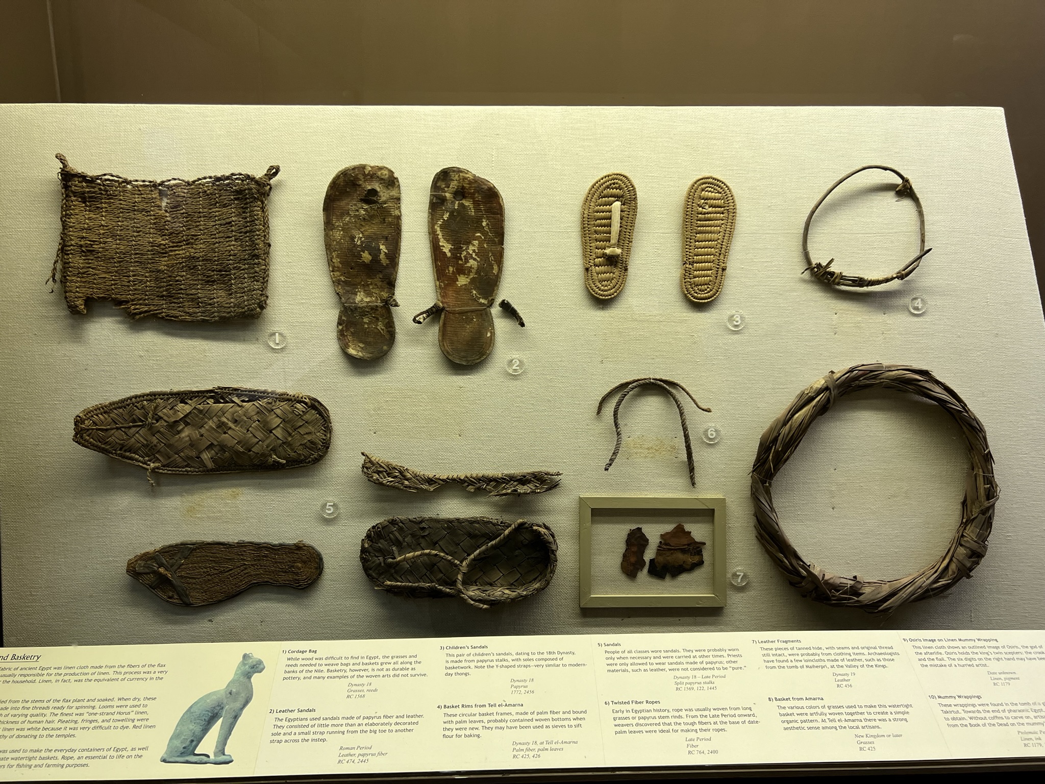 草包，草鞋，皮鞋