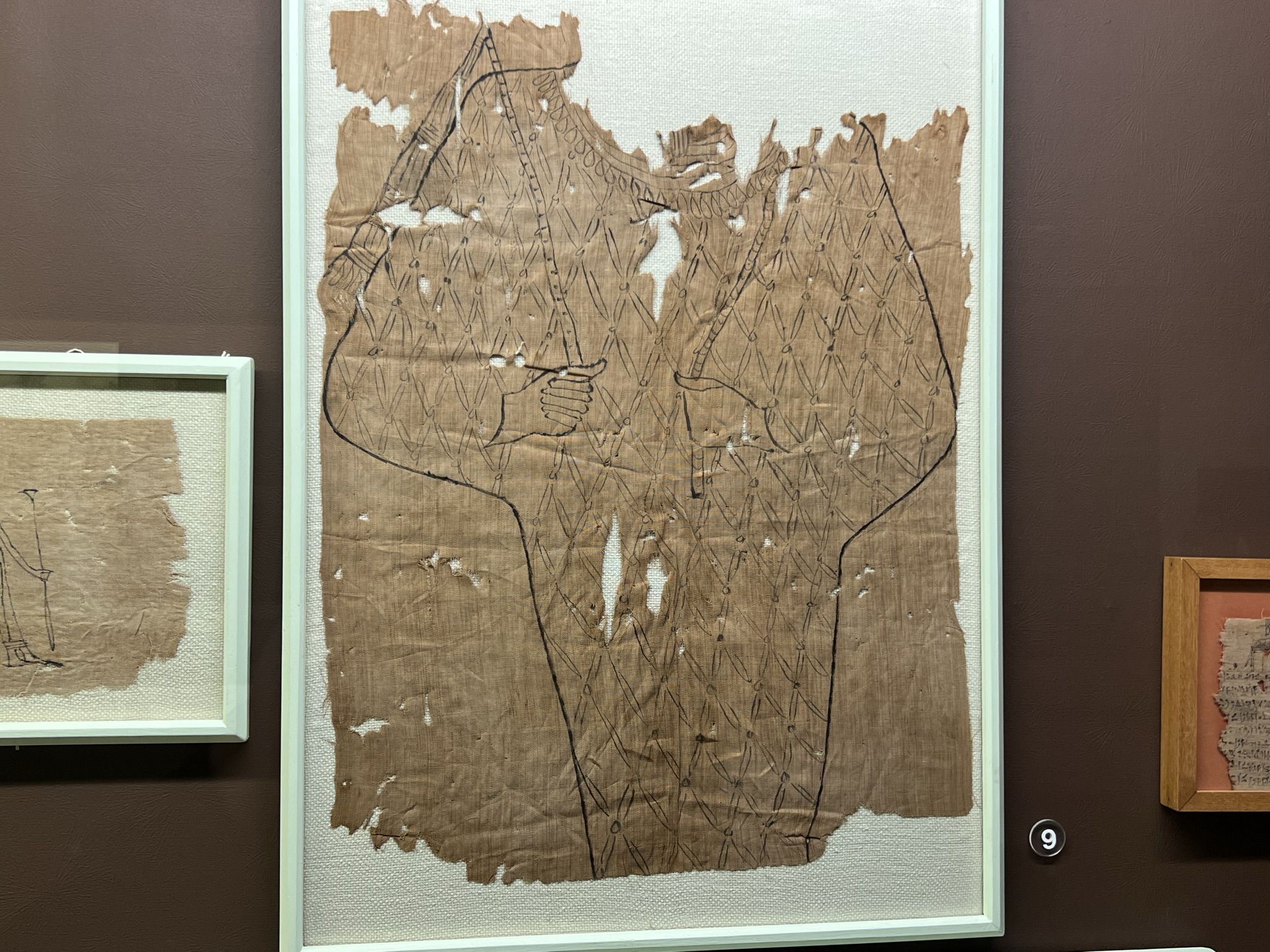 画师粗心大意，多画了一根手指