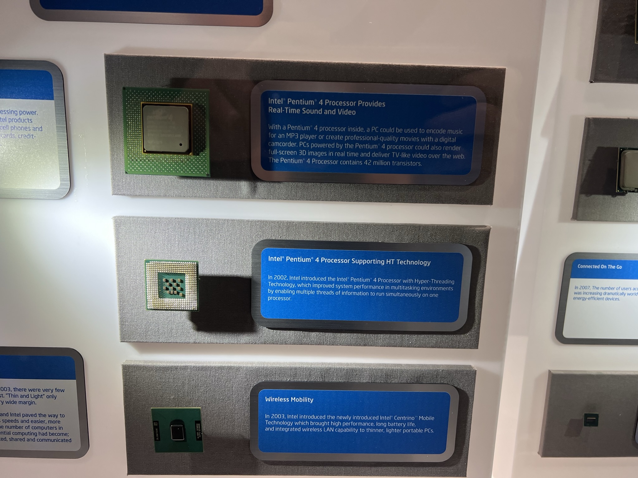 我记不得了当年早期奔腾 4 是没有超线程（ Hyper-Threading ）技术的