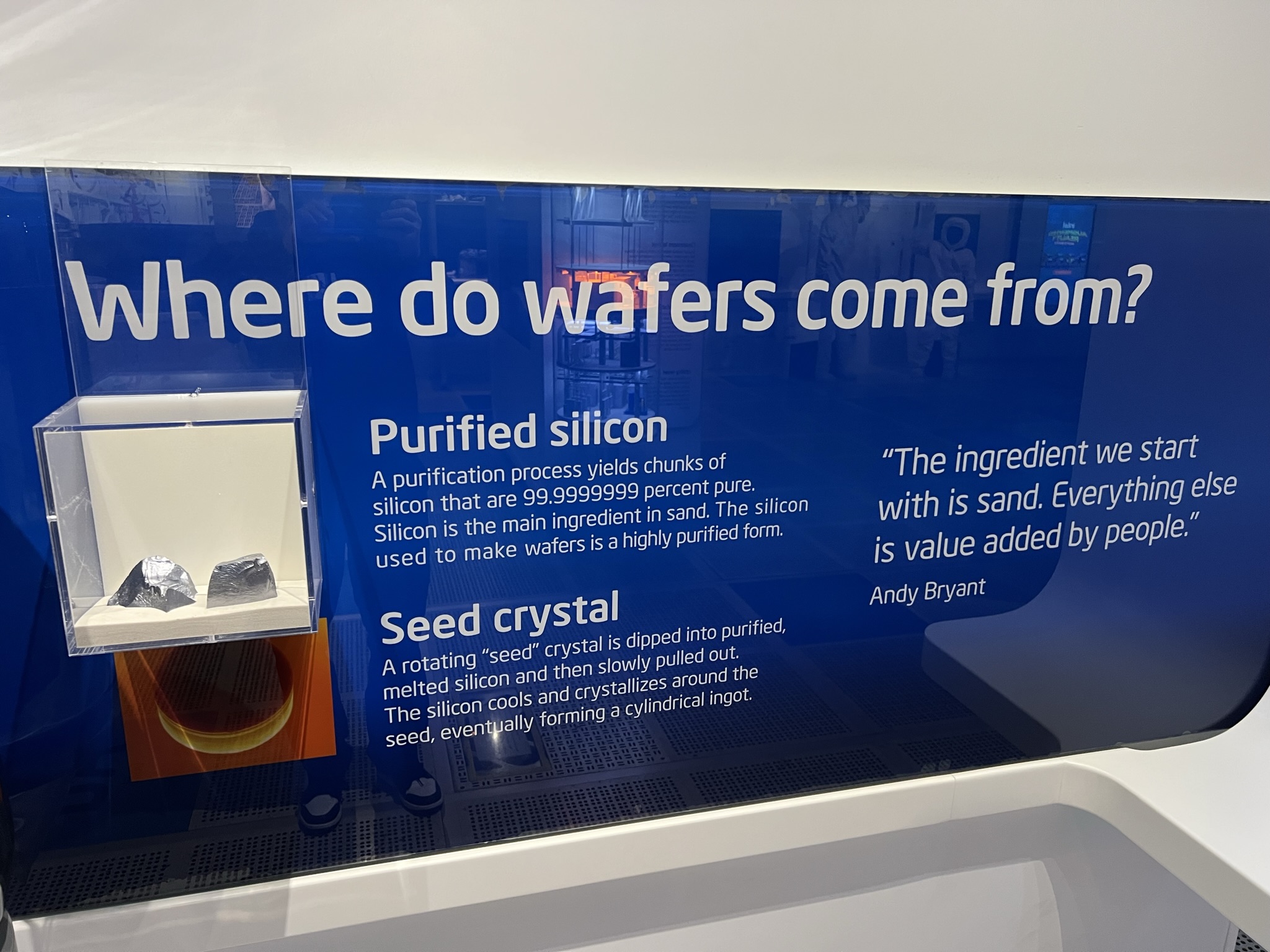 Wafer 是用高纯度的硅制成的