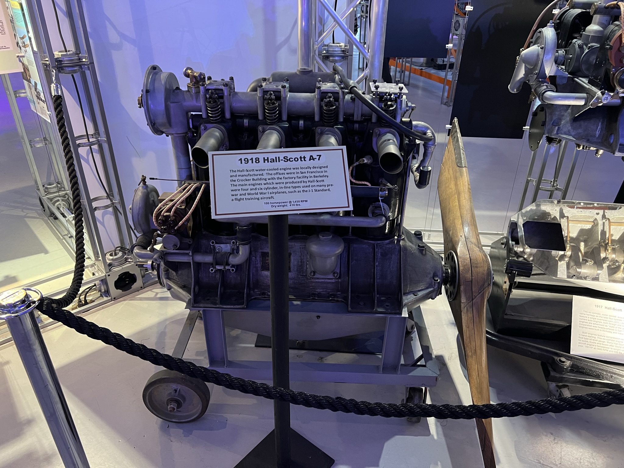 早期的四缸航空螺旋桨发动机