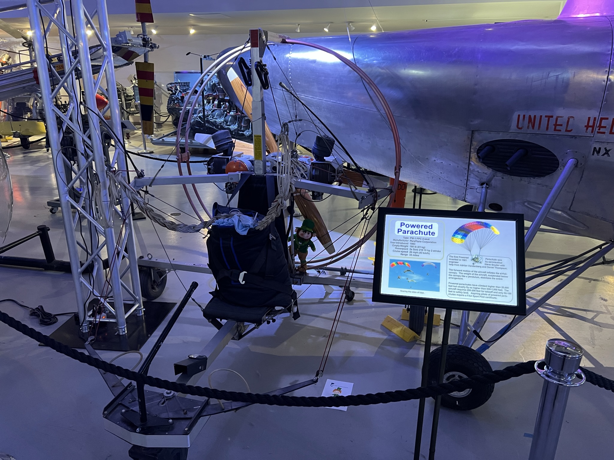 背包动力滑翔伞