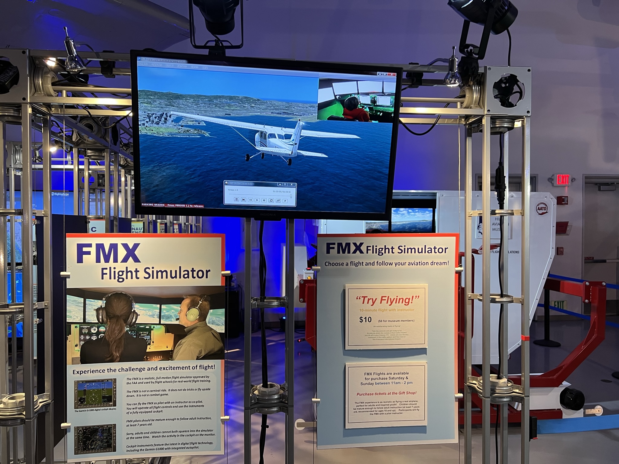 模拟飞行体验，10 分钟 10 美元