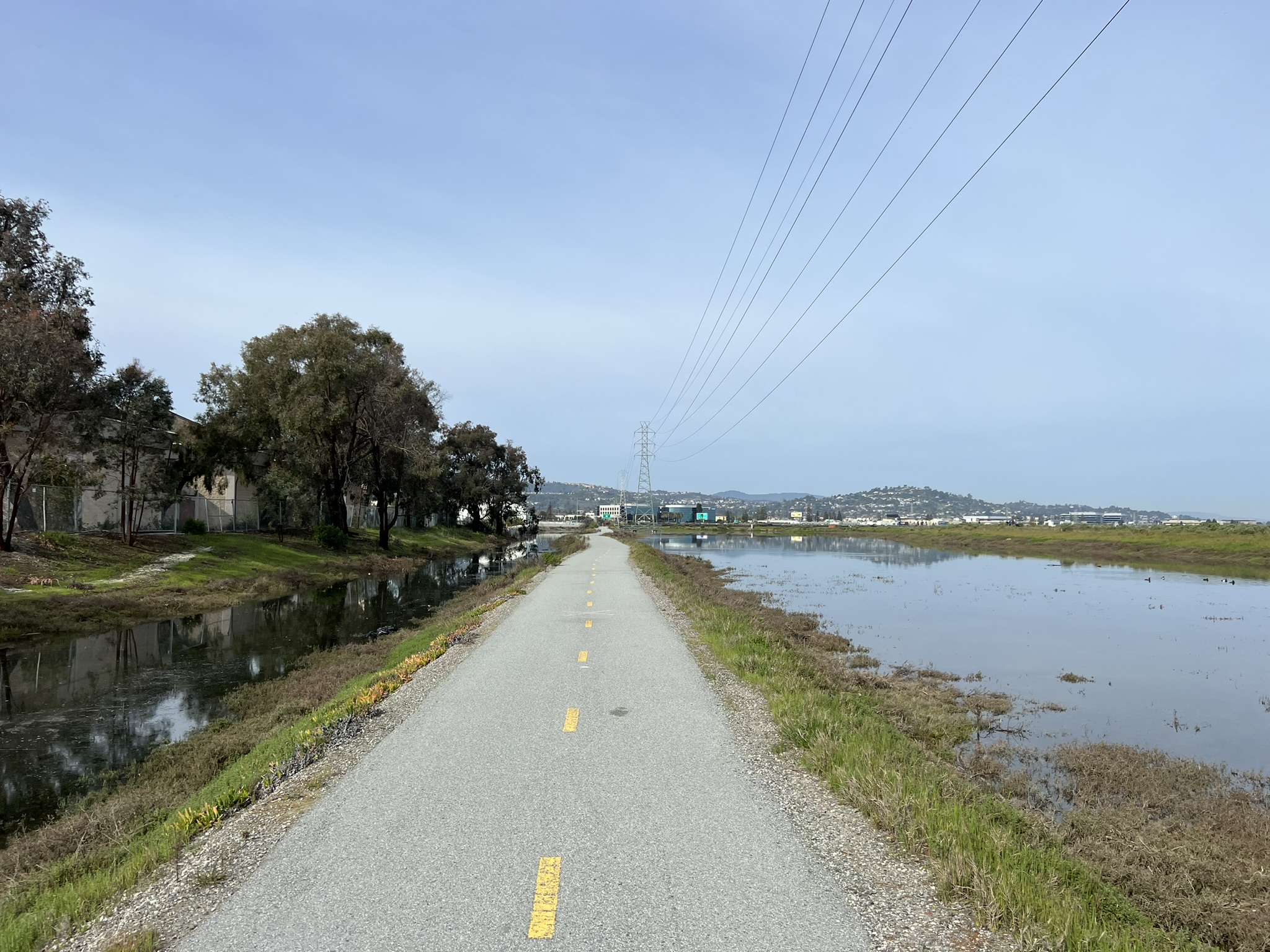 左边是死水，右边是活水
