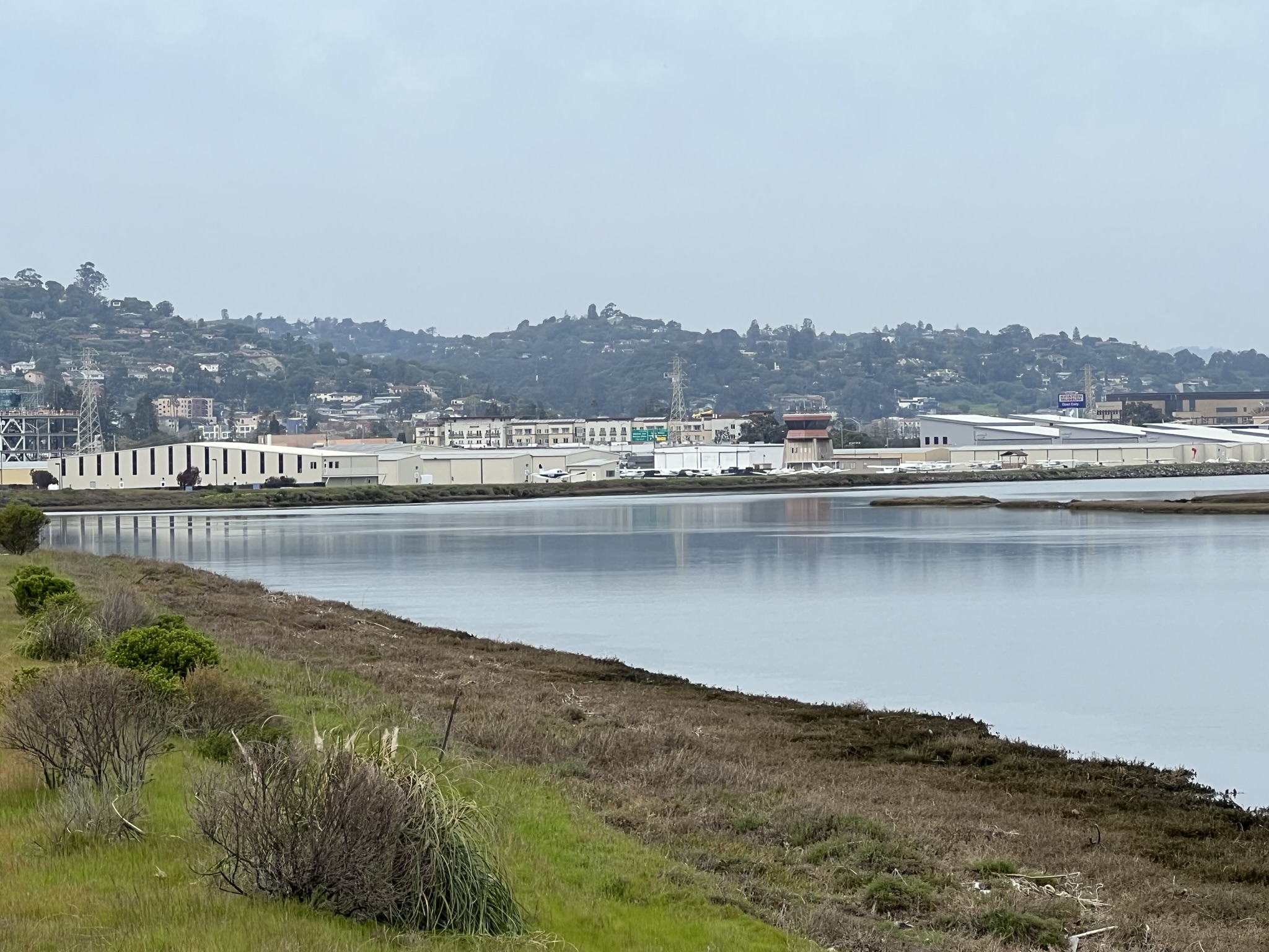 旁边就是 San Carlos 机场