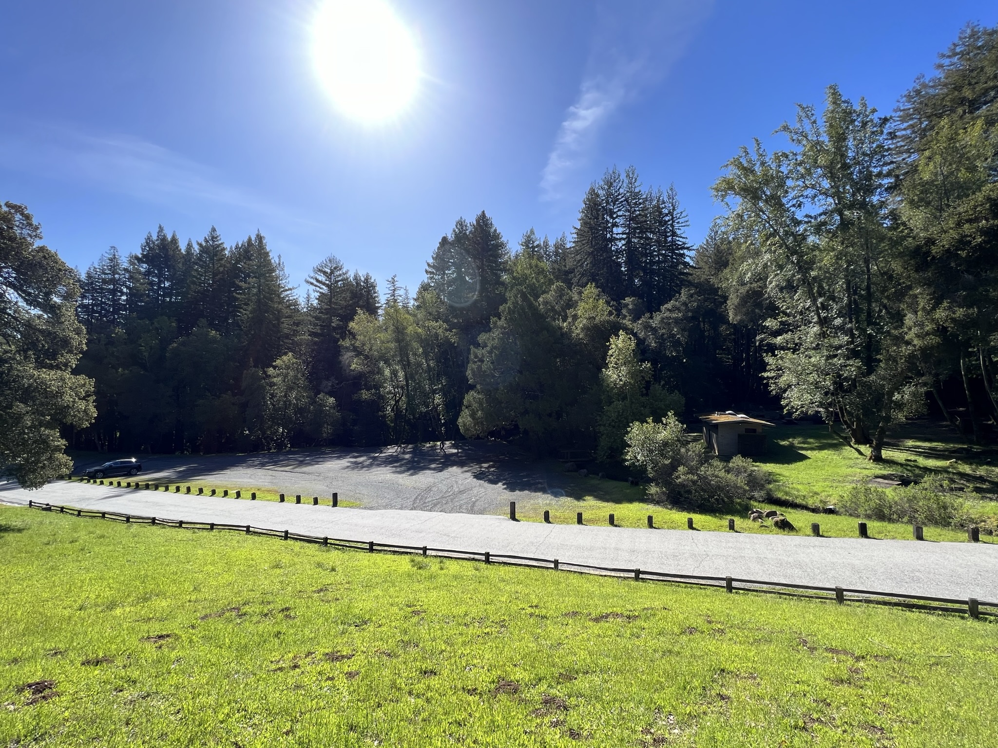 早上的另一处停车场