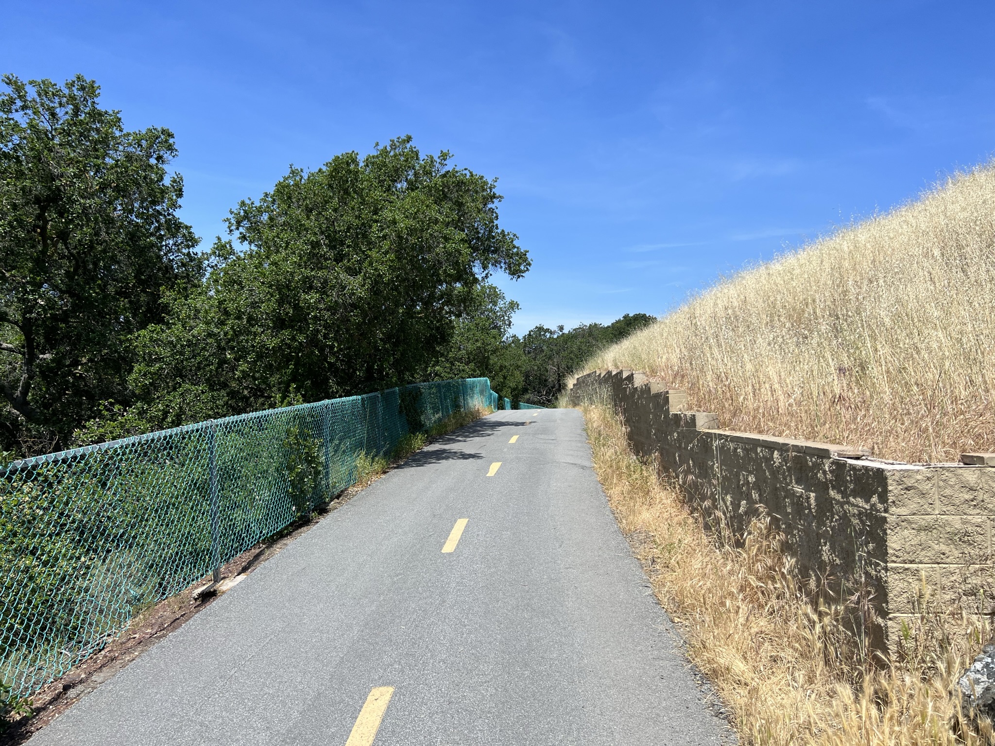 开始进入 Hellyer County Park 地段