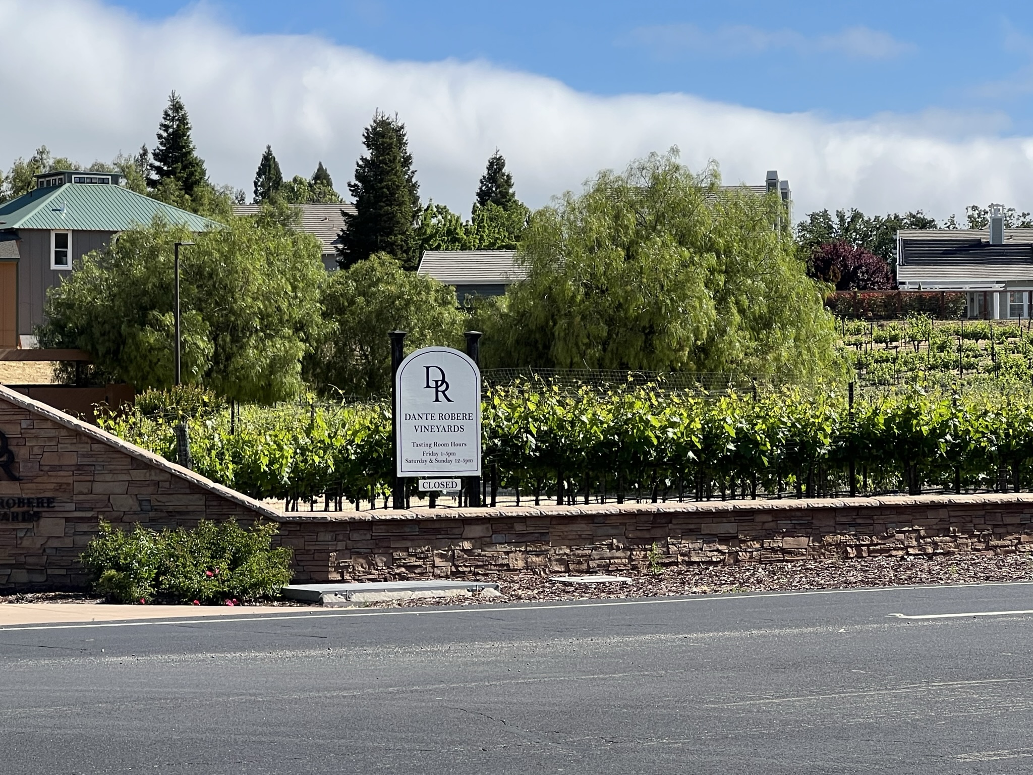 葡萄园目前处于关闭状态，无法参观