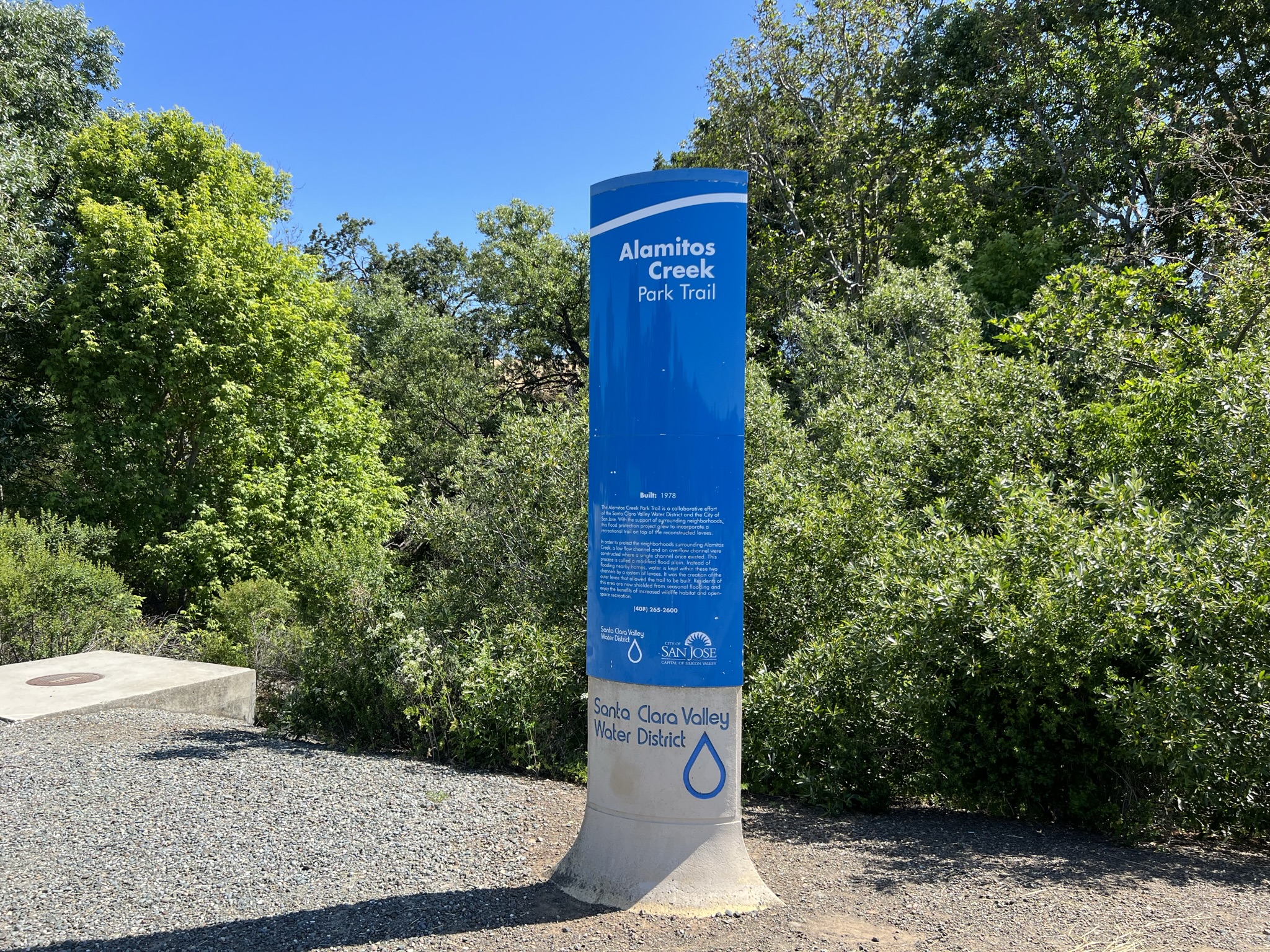 从 Los Alamitos Creek Trail 的停车场出发