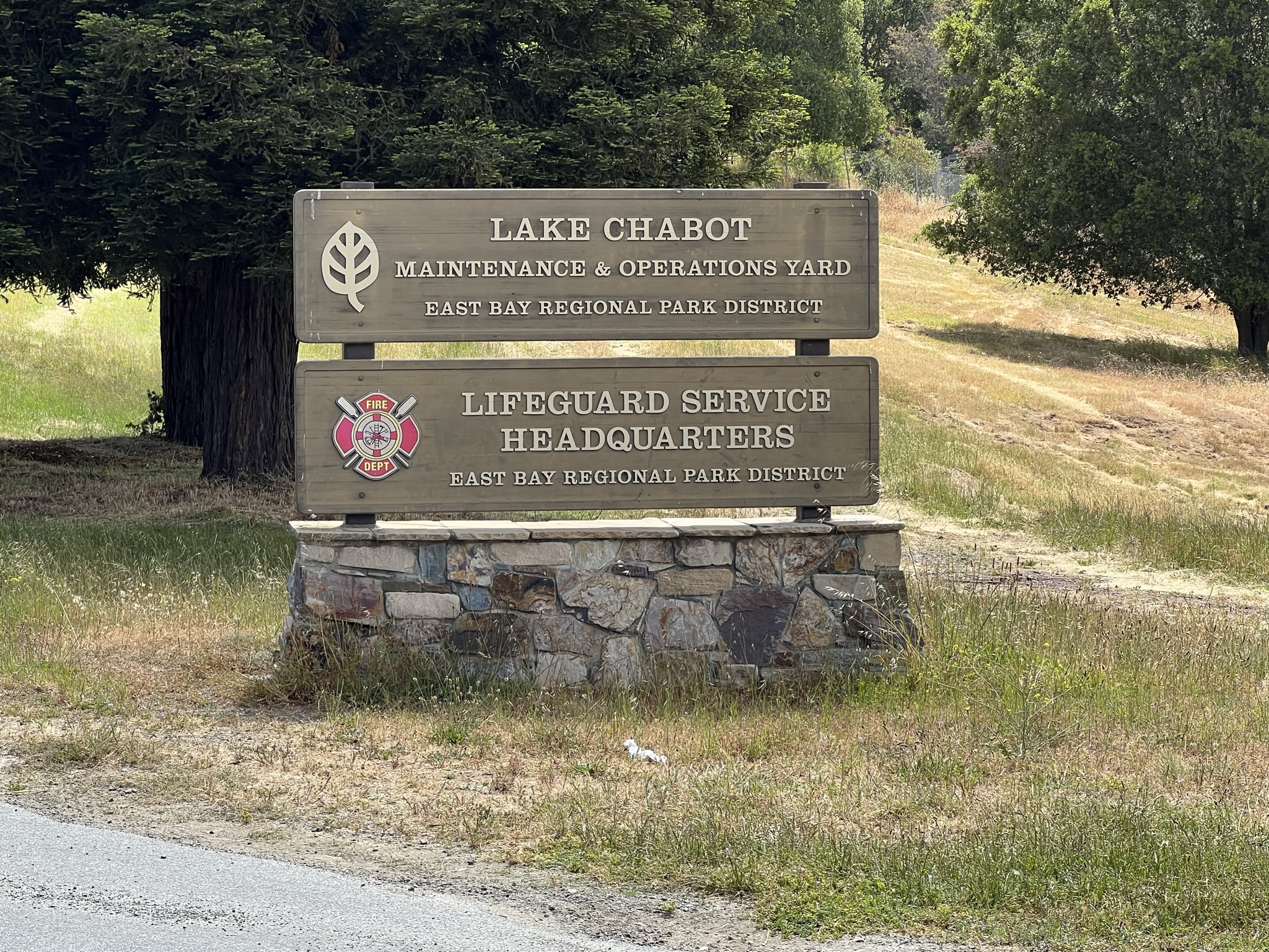 这里还有救生服务中心