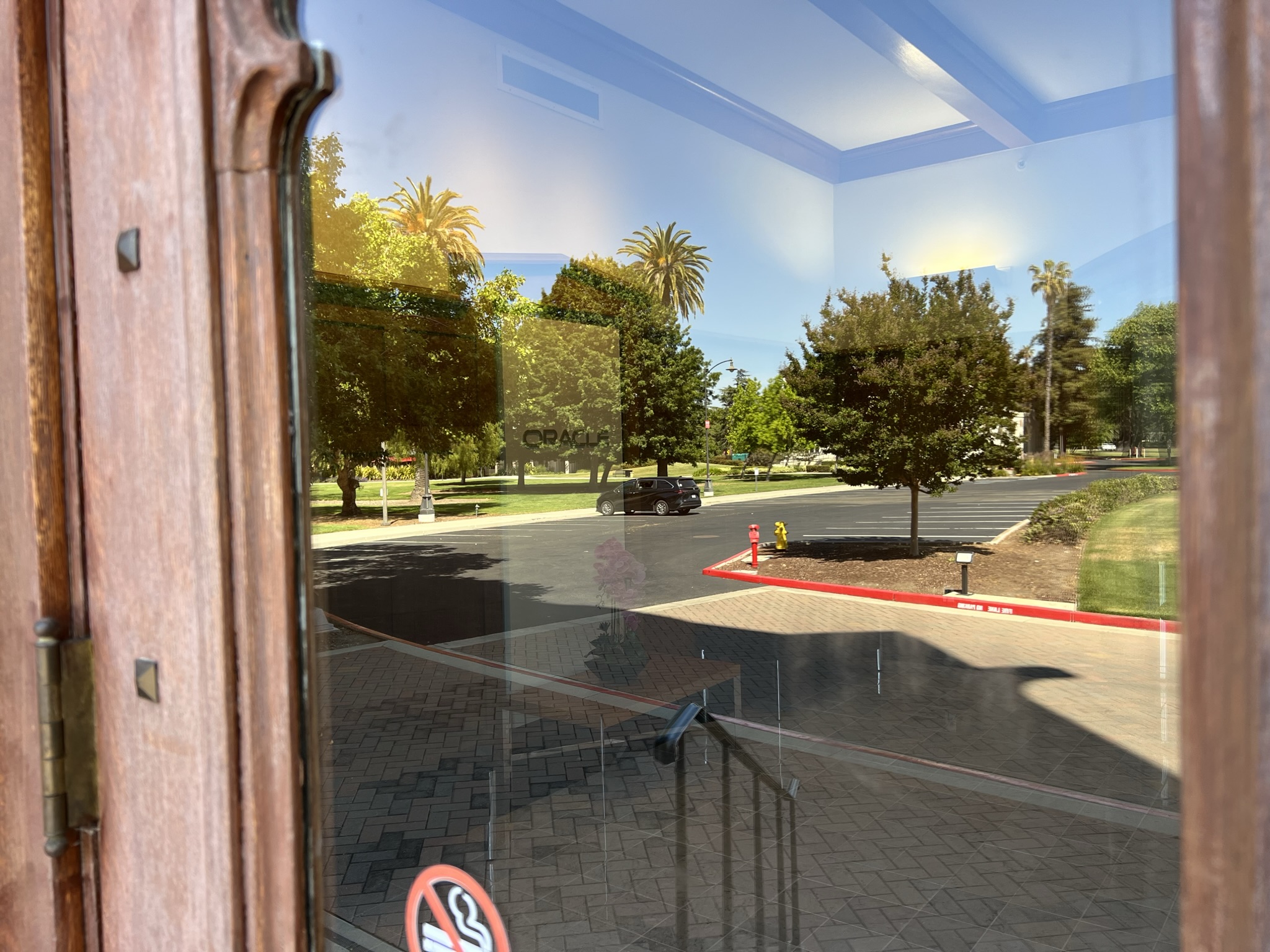 现在这些大楼都归 Oracle 所有