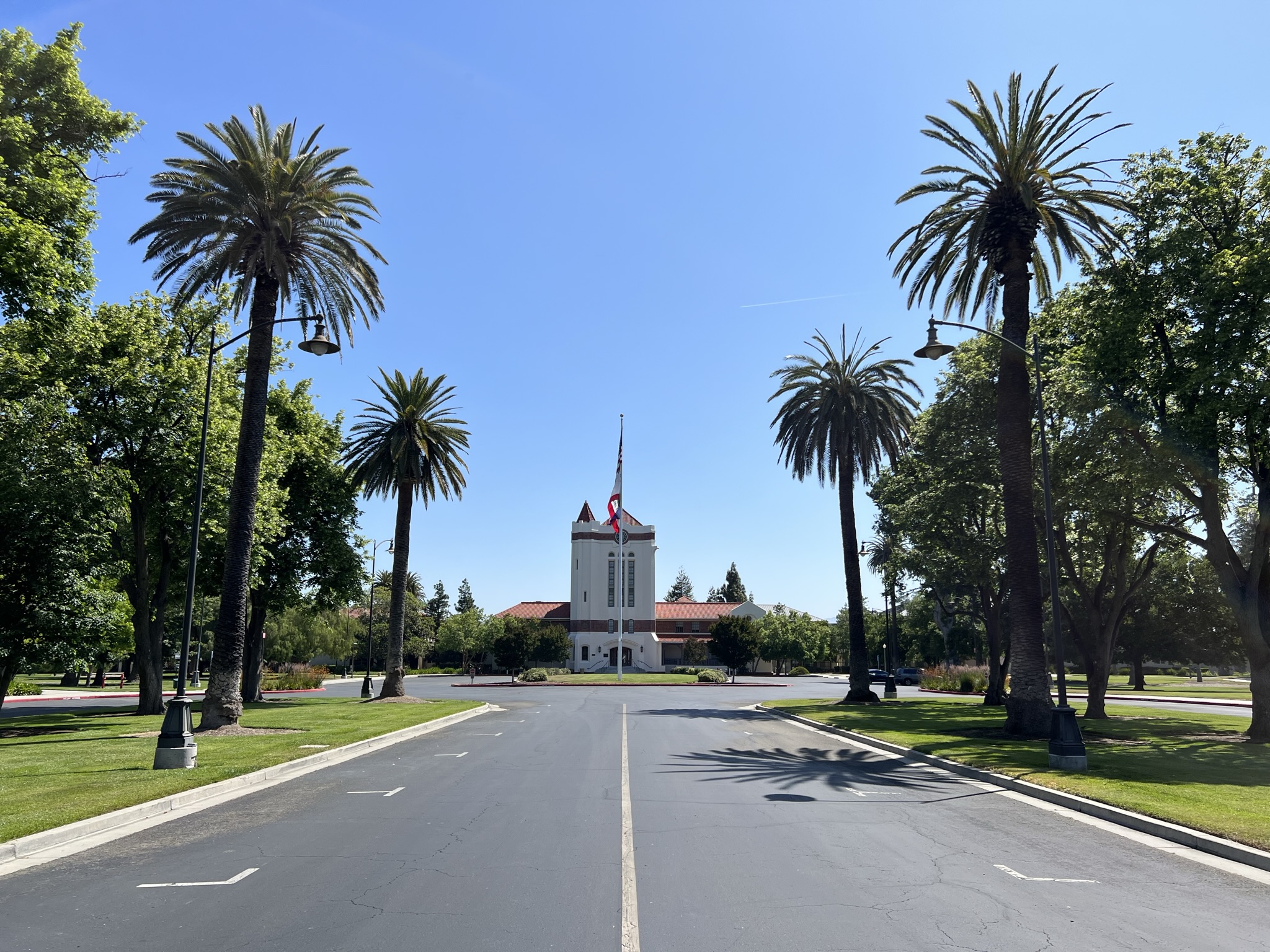 走之前再拍一张钟楼