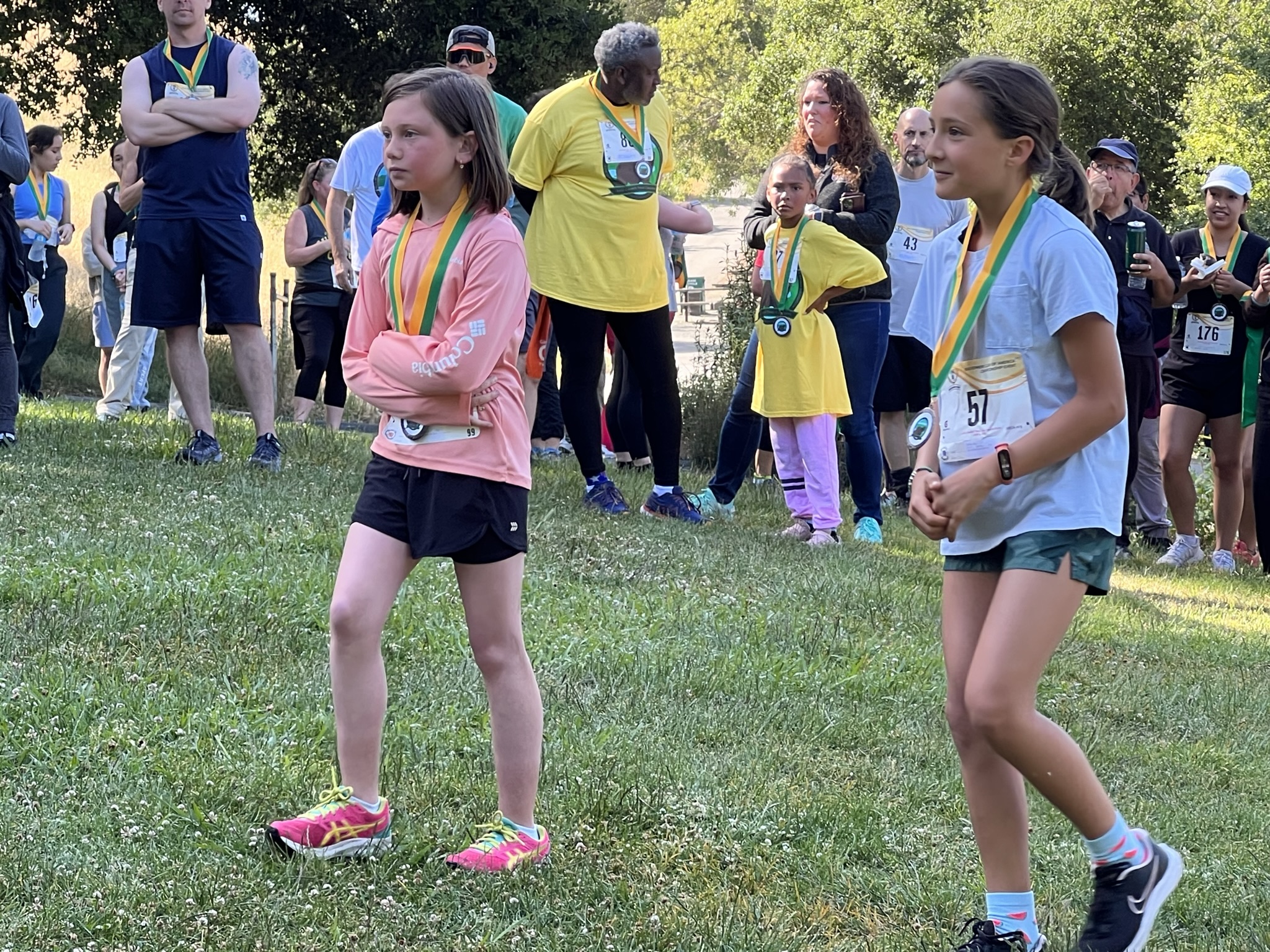 女子少儿组第一和第二，我跑不过 XD，也就是十二三岁的小孩吧感觉