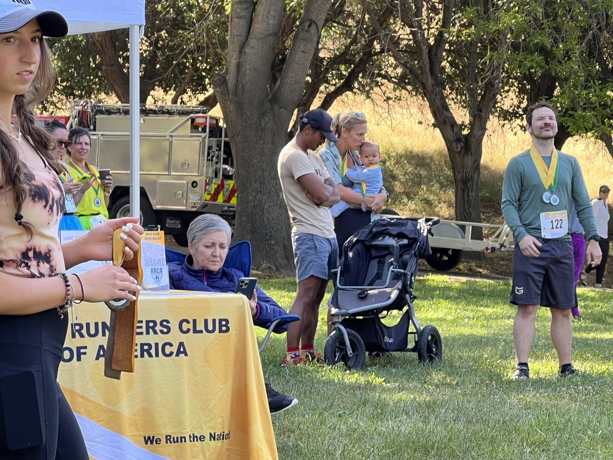 推婴儿车跑步的兄弟的老婆是女子组冠军