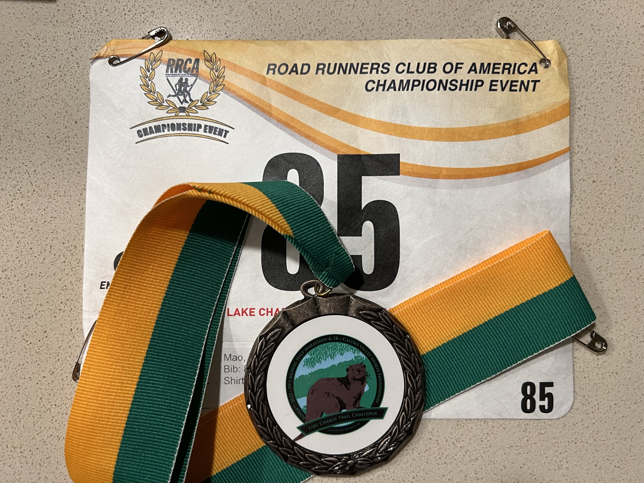 完成比赛后的奖牌