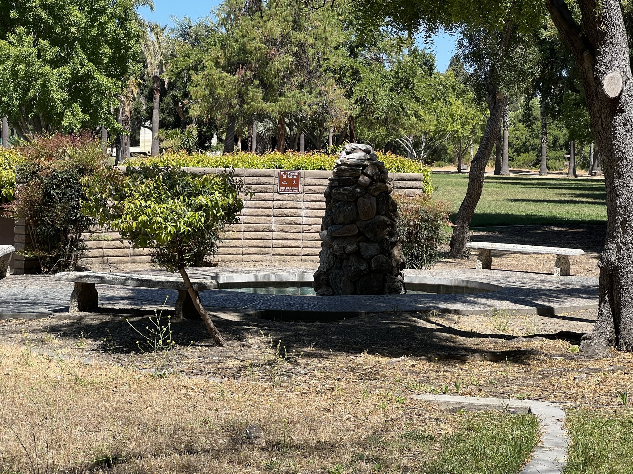 喷泉已经不喷水了