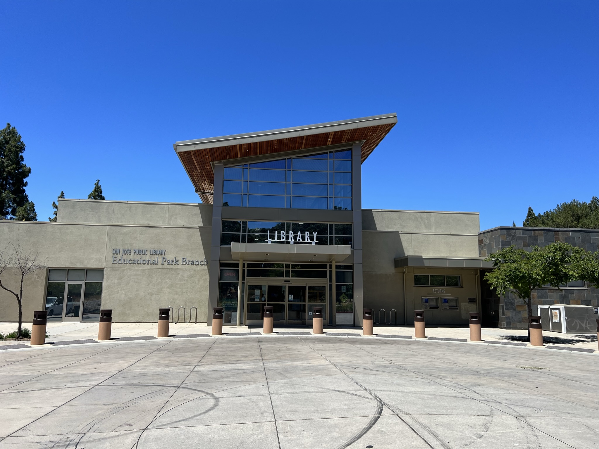 中国文化公园旁的 San Jose 公共图书馆