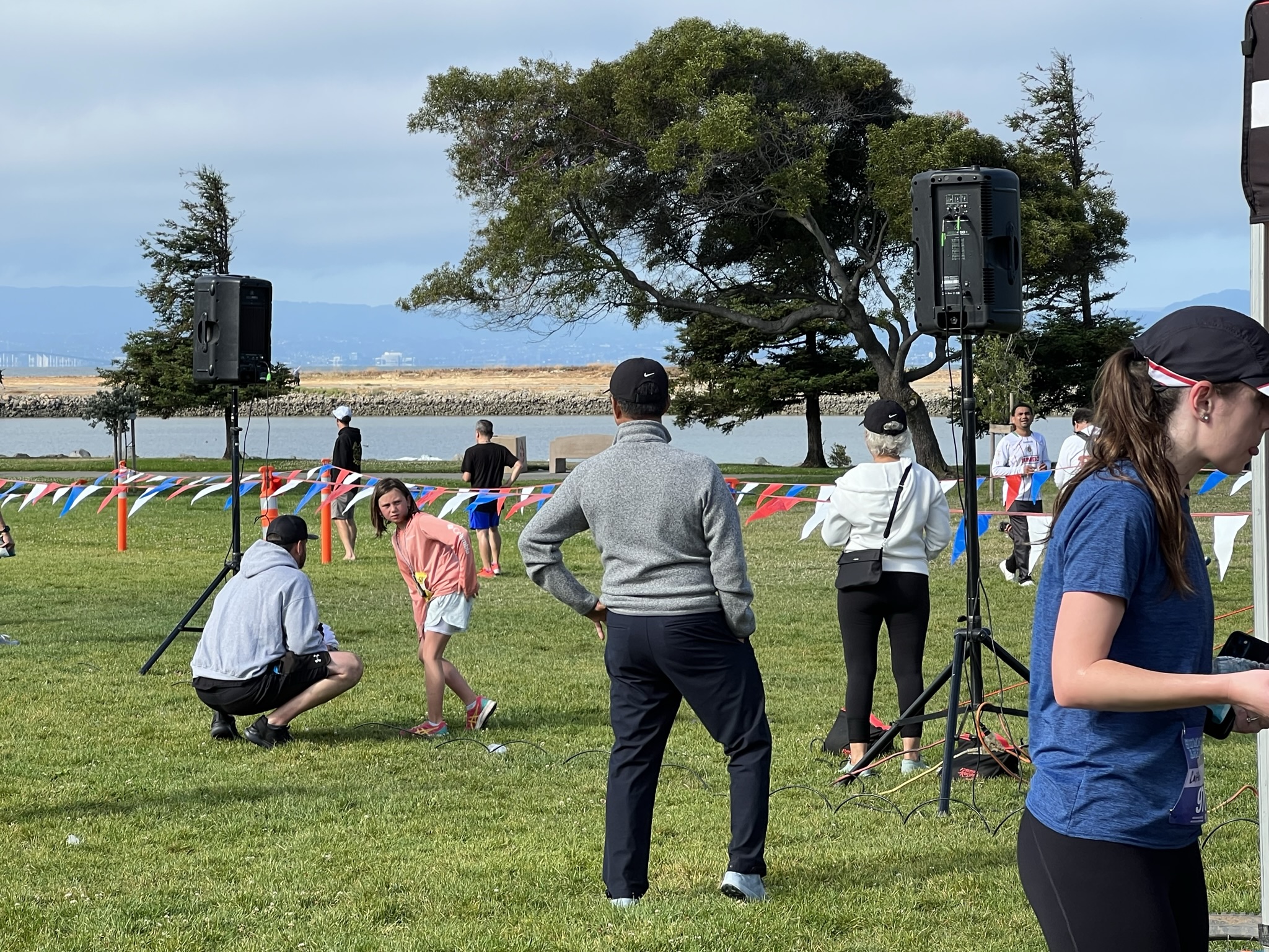 之前在 2023 Lake Chabot Trail Challenge 5K 比赛里少年组前三名的小姑娘