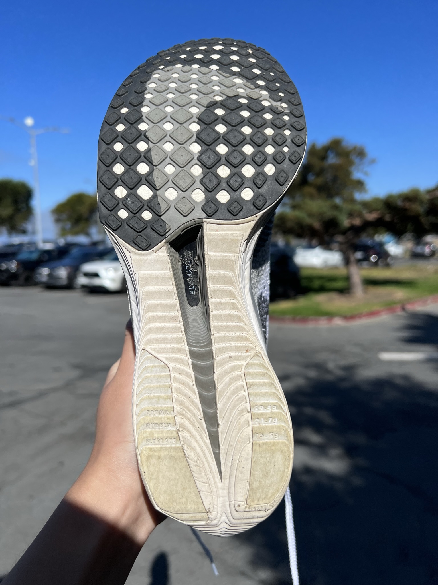 Nike Vaporfly 3 看样子还能撑几次