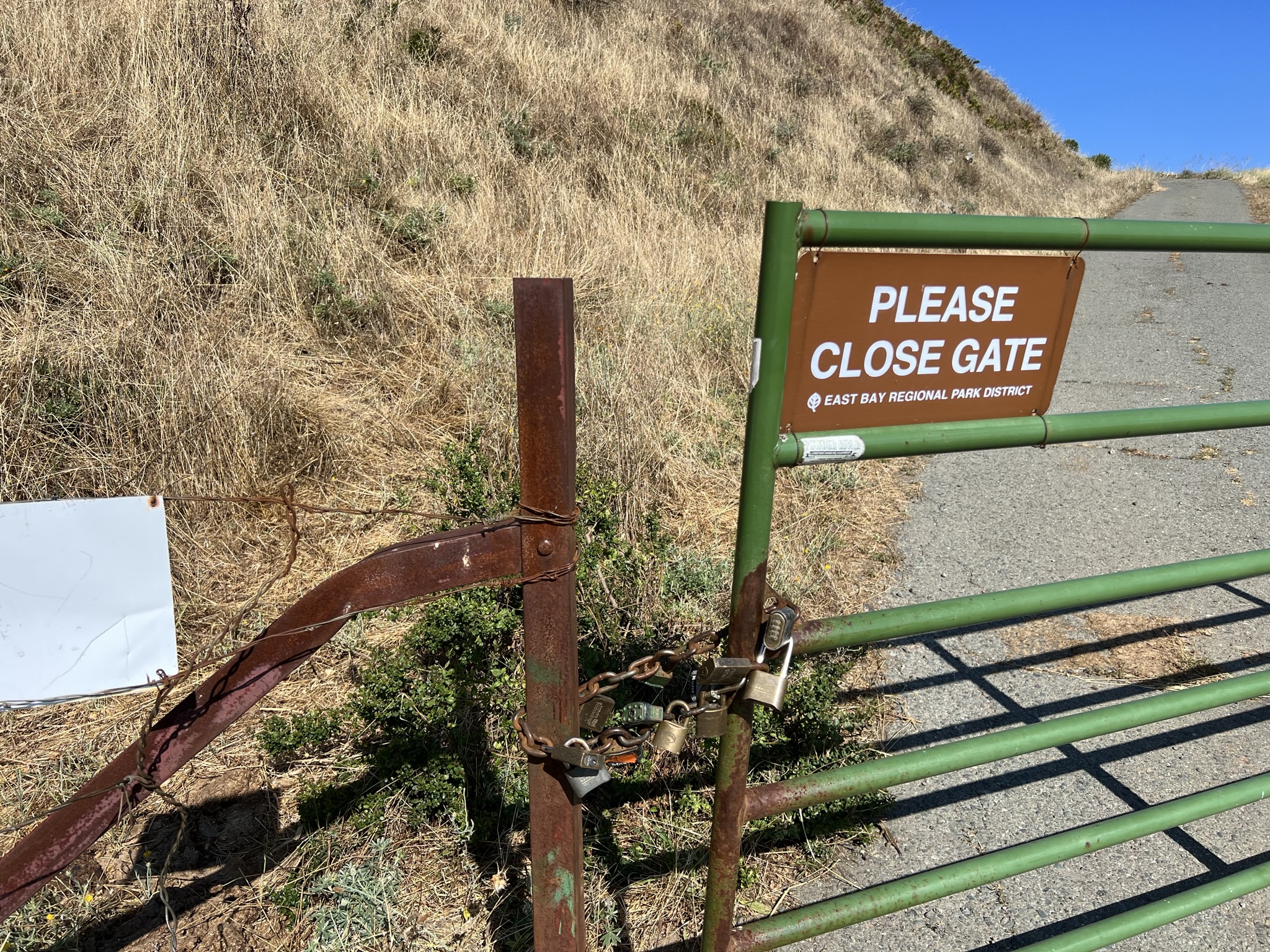 如果想进入 Rocky Ridge Loop Trail 需要提前预约