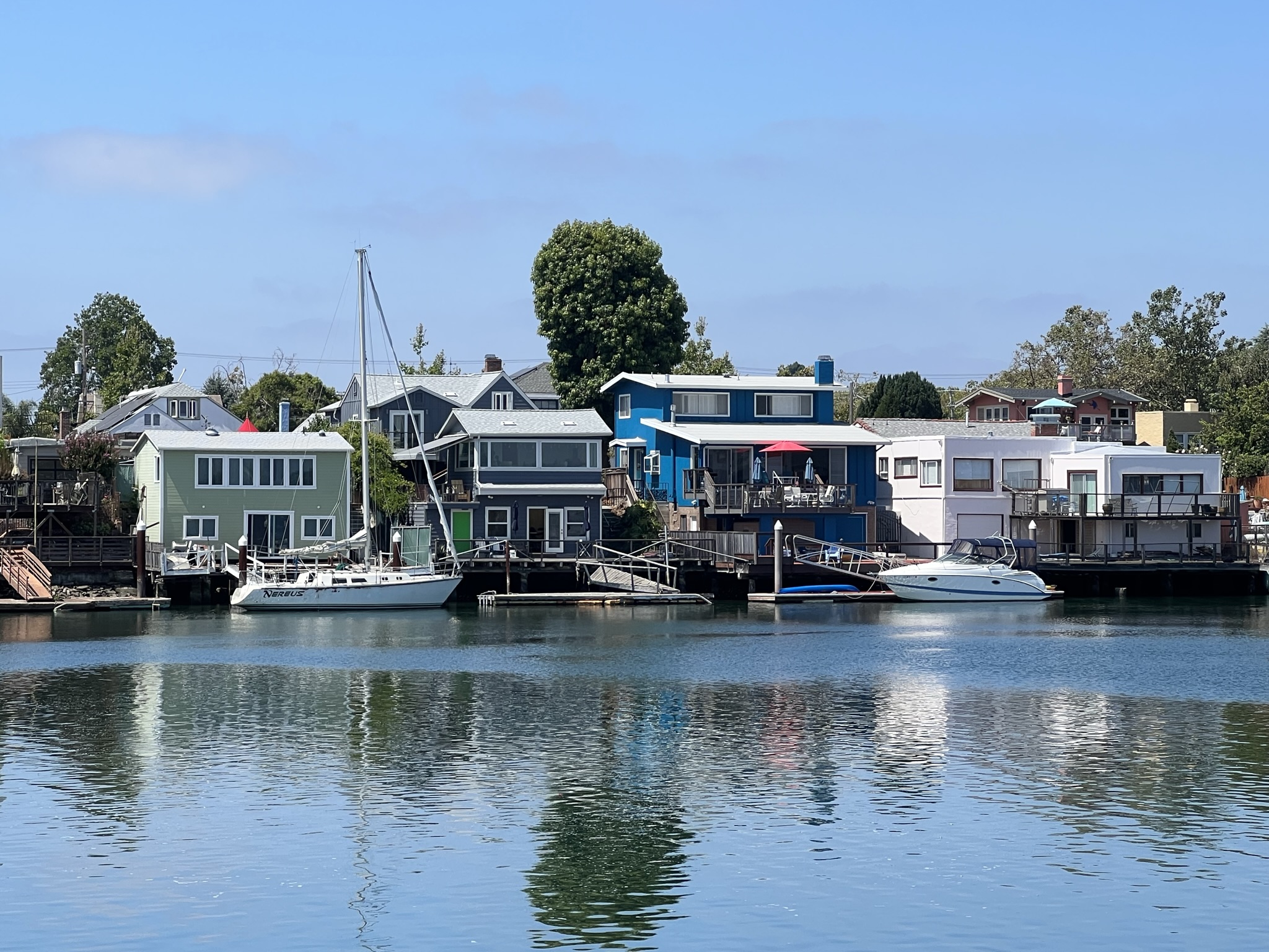 水边的人家每家都有船