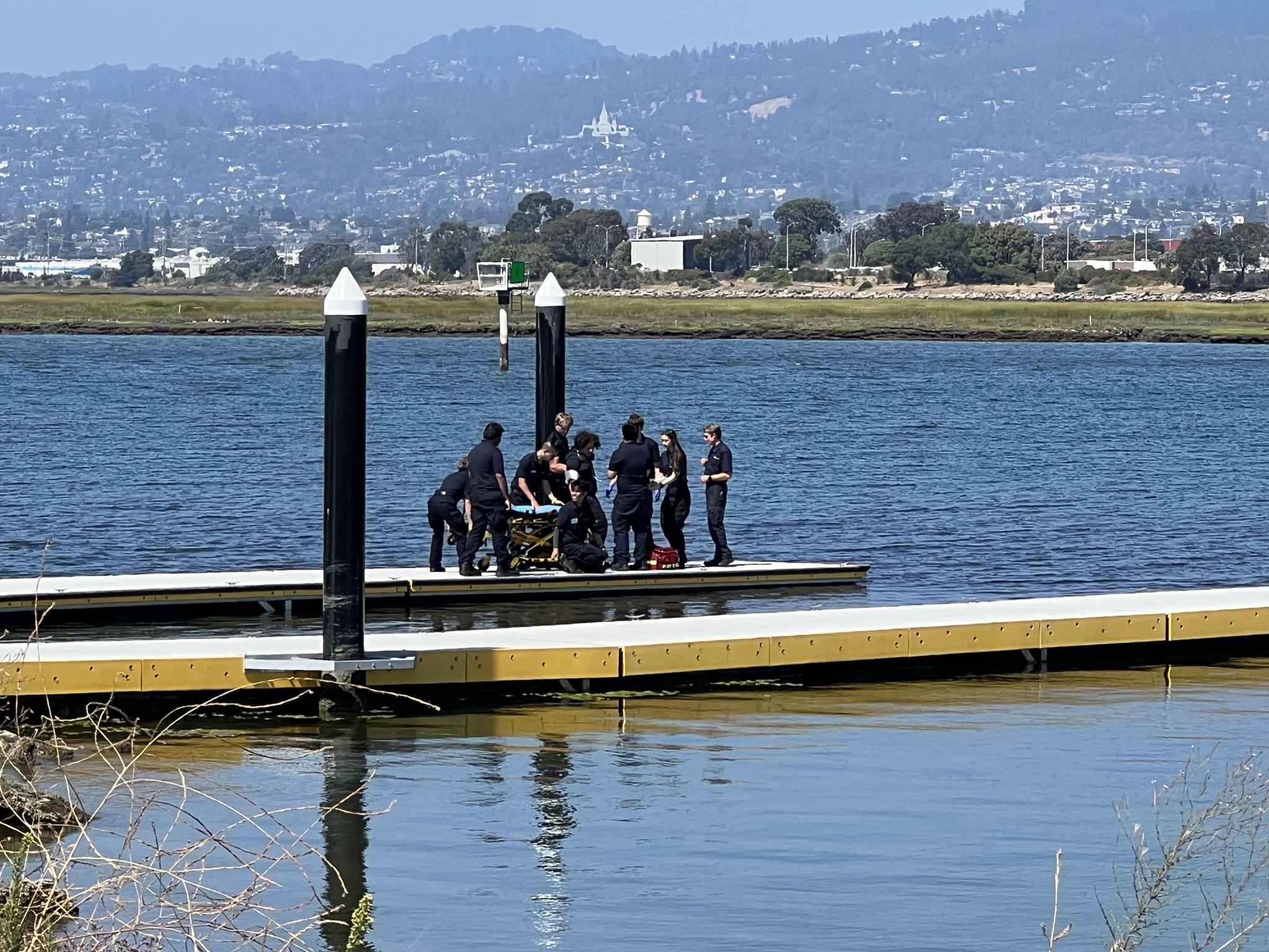 急救队正在抢救