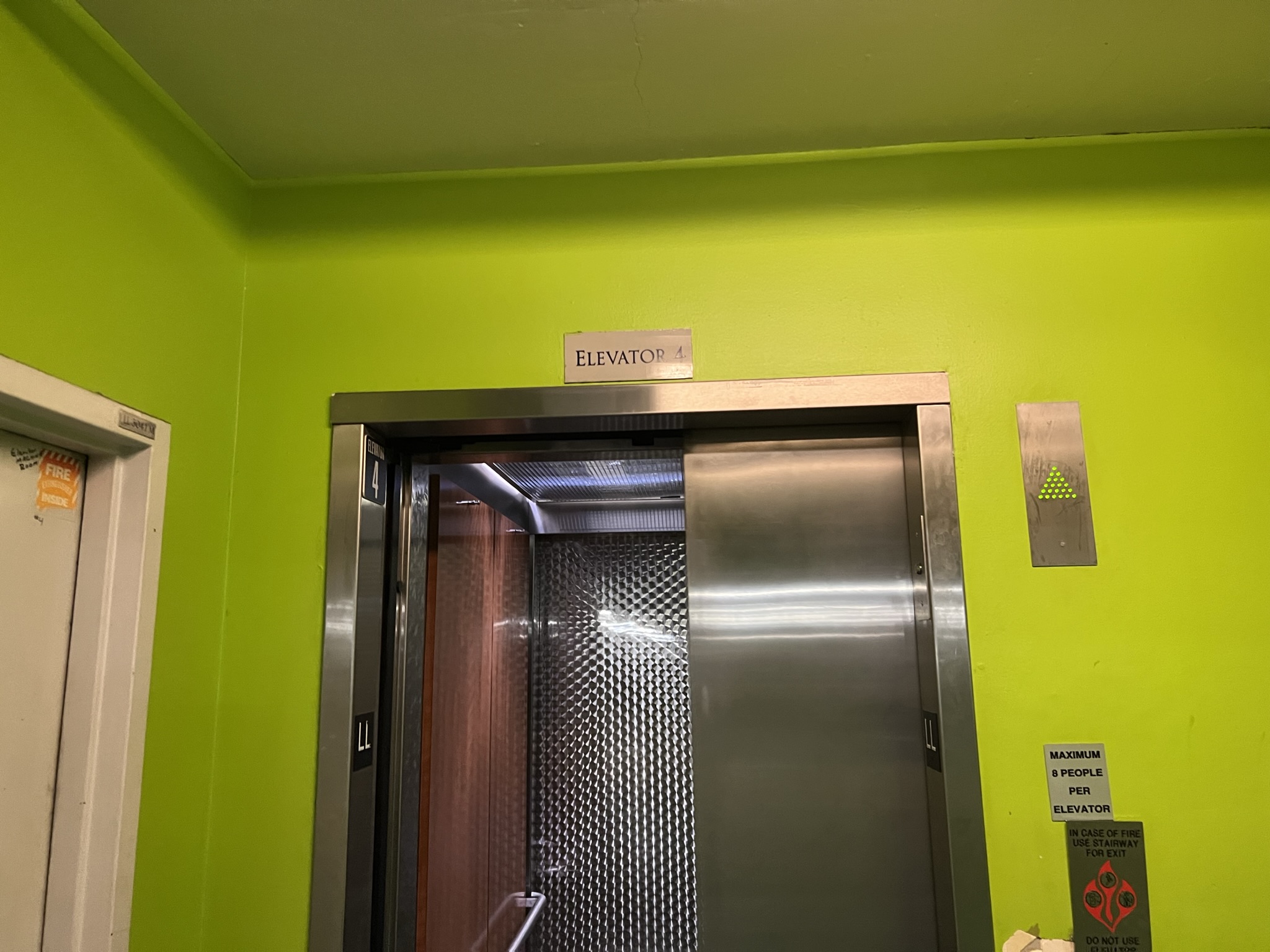 San Jose Convention Center 地下停车场是弱智设计的，被困在里面20多分钟才找到能通向地面的出路