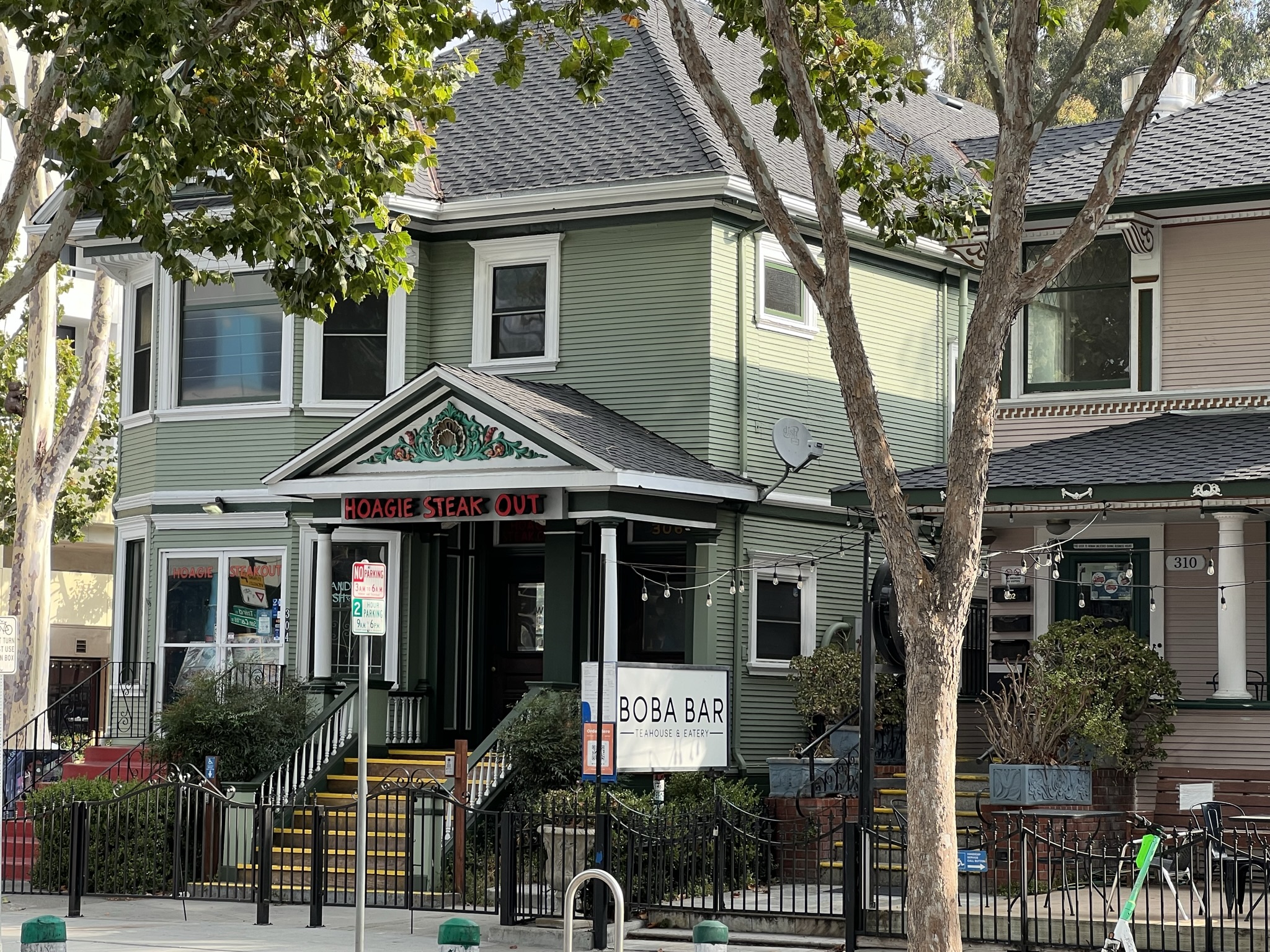 牛排店和奶茶店