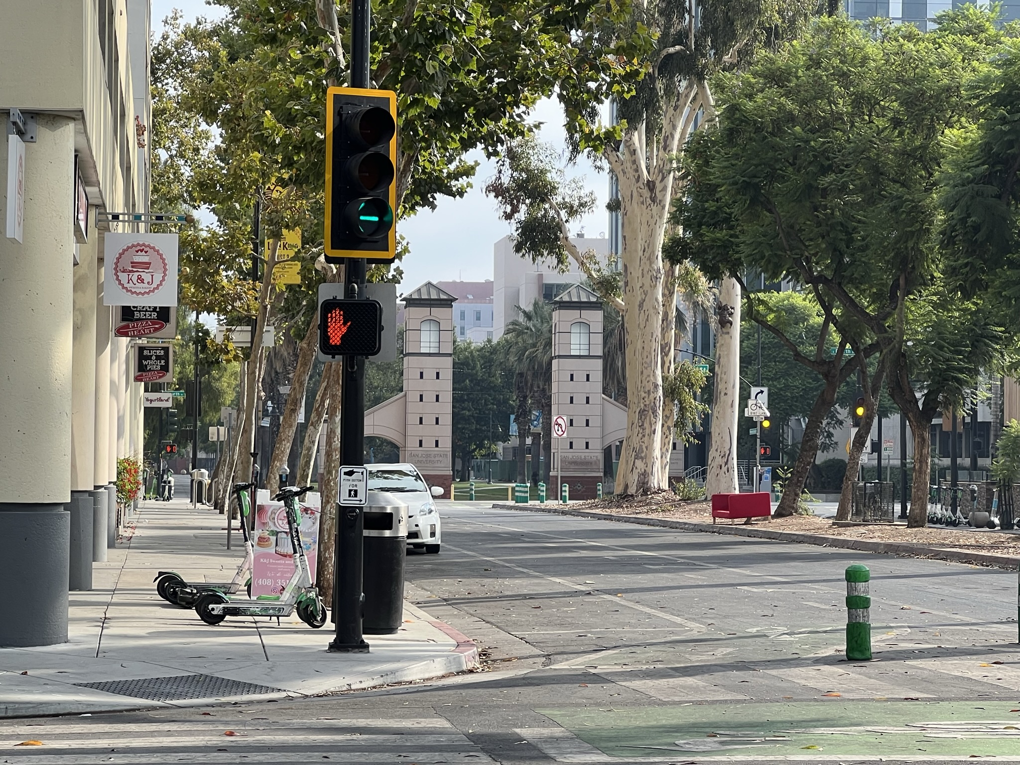 San Jose State University 的大门