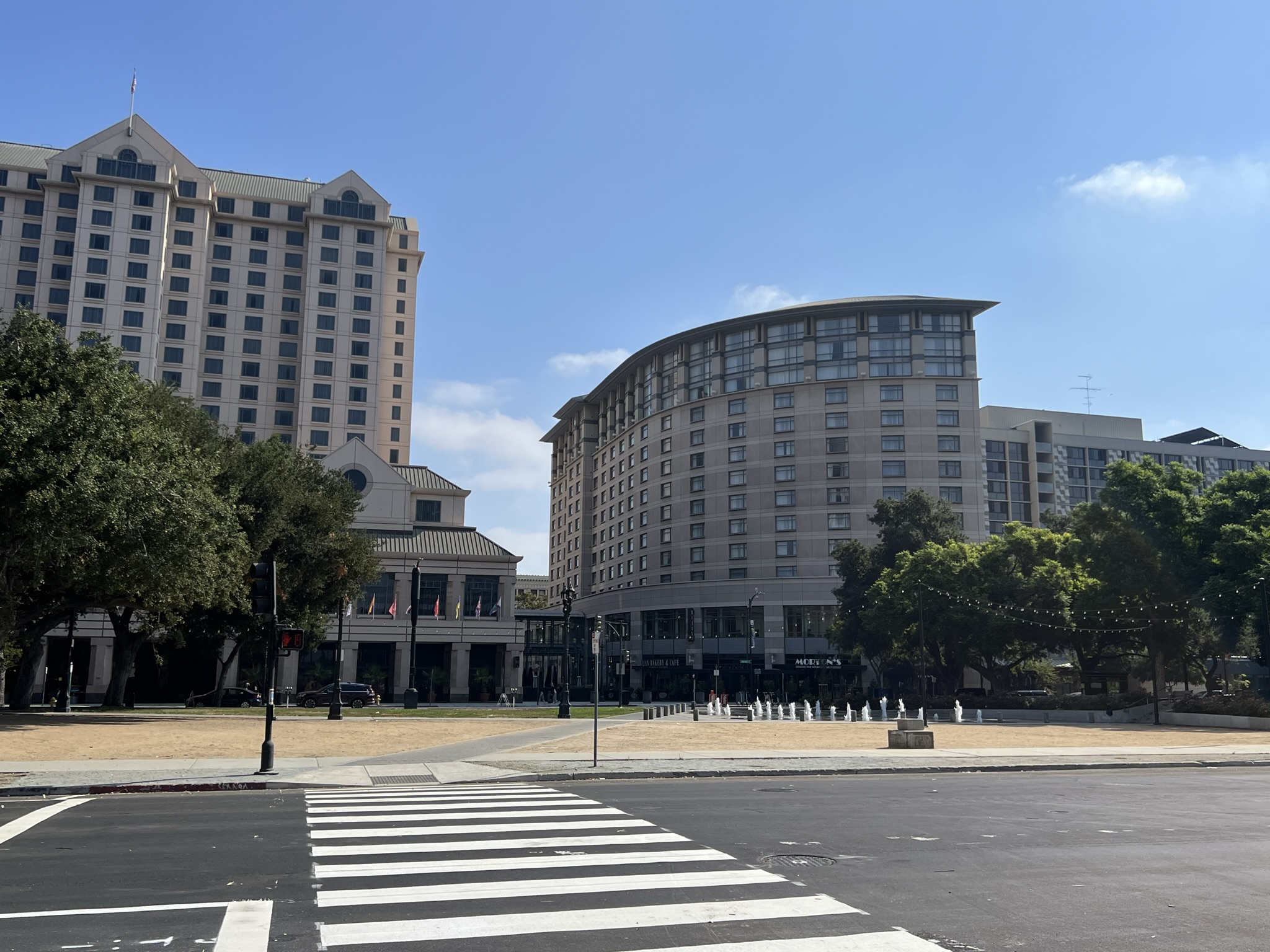 这个喷水池应该是下周比赛的终点