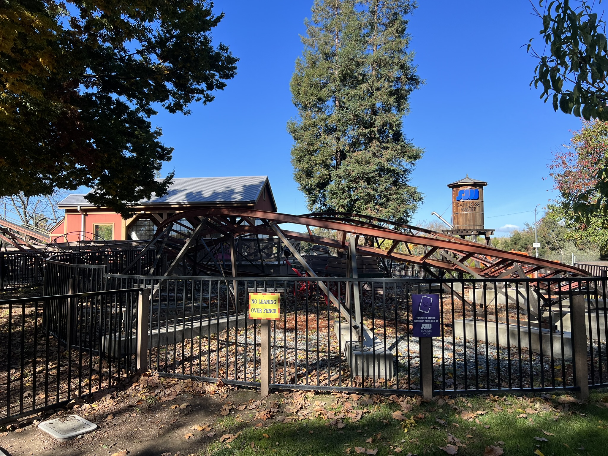 小型过山车停运了