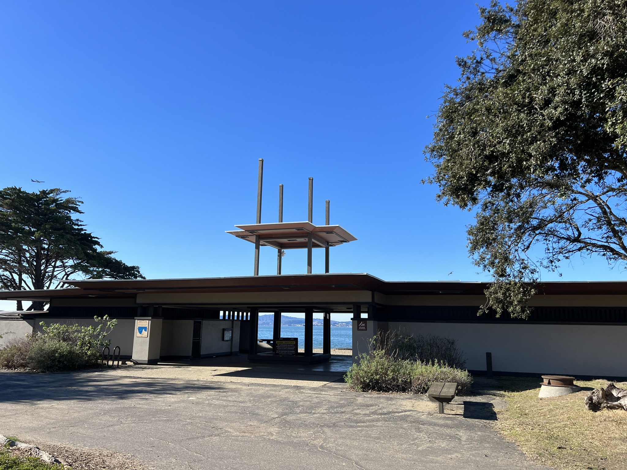 海滩边上的建筑